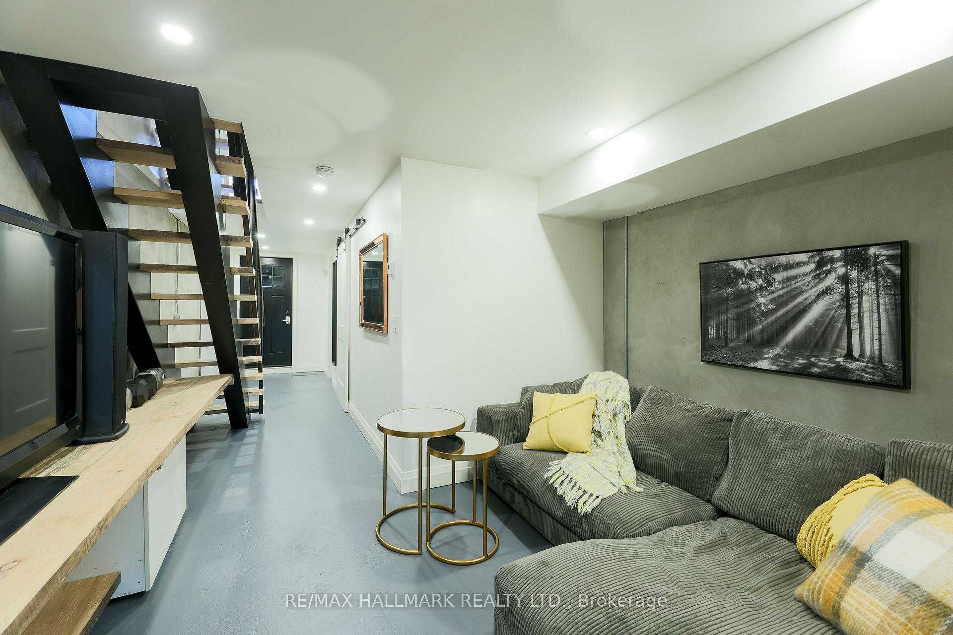 Photo 28 of 39 Seymour Avenue, Toronto, Blake-Jones — HOMEH