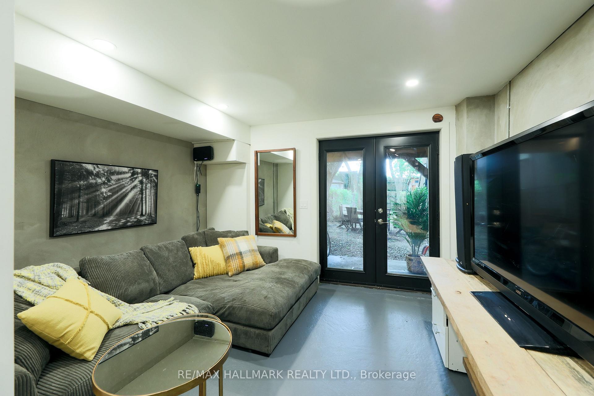 Photo 29 of 39 Seymour Avenue, Toronto, Blake-Jones — HOMEH