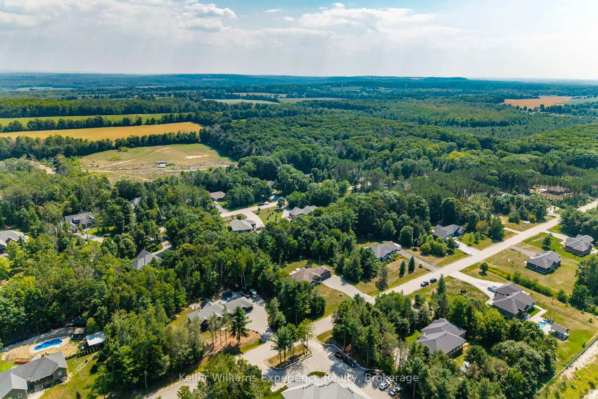 Photo 3 of 94 Windermere Circle, Tay, Rural Tay — HOMEH