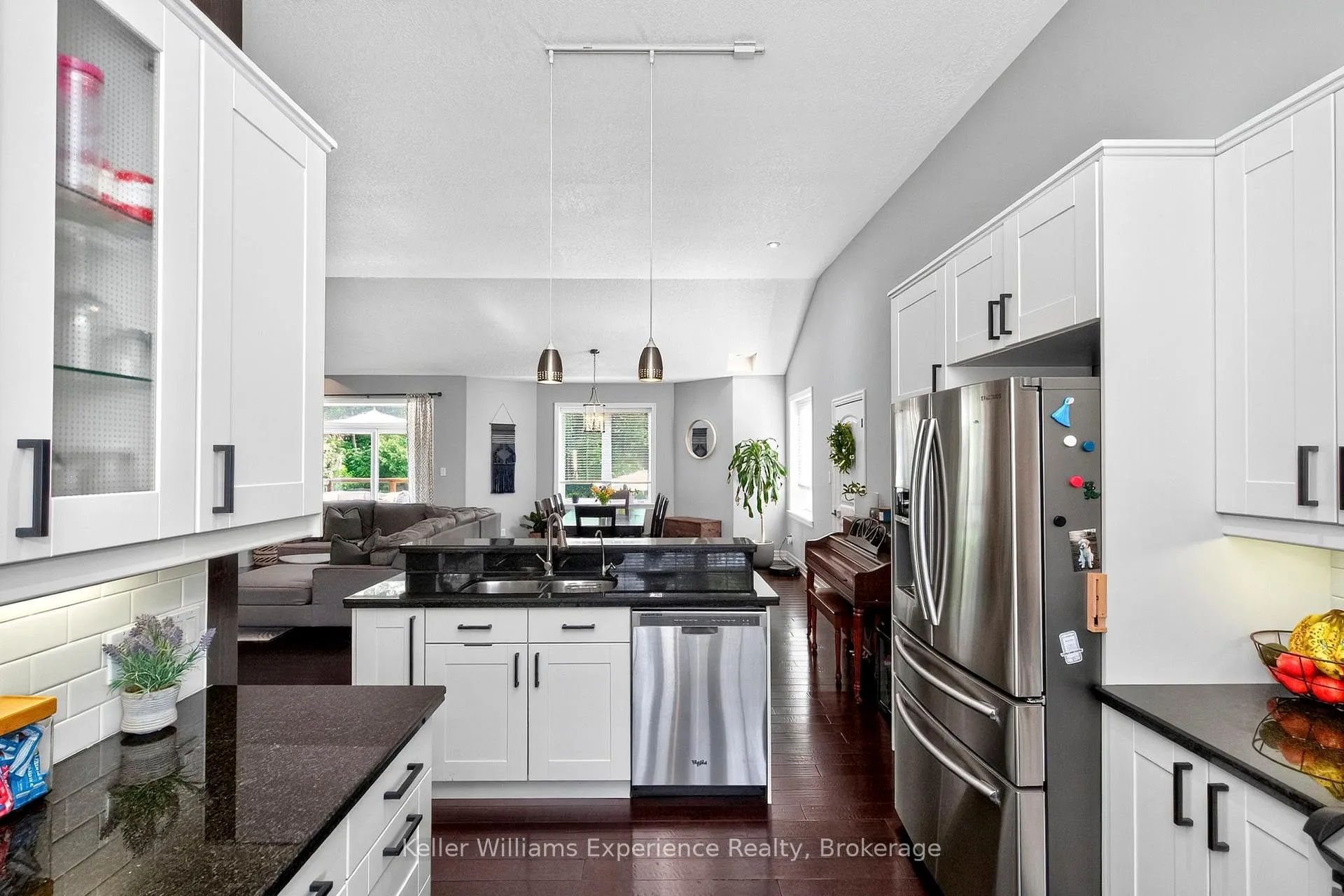 Photo 7 of 94 Windermere Circle, Tay, Rural Tay — HOMEH