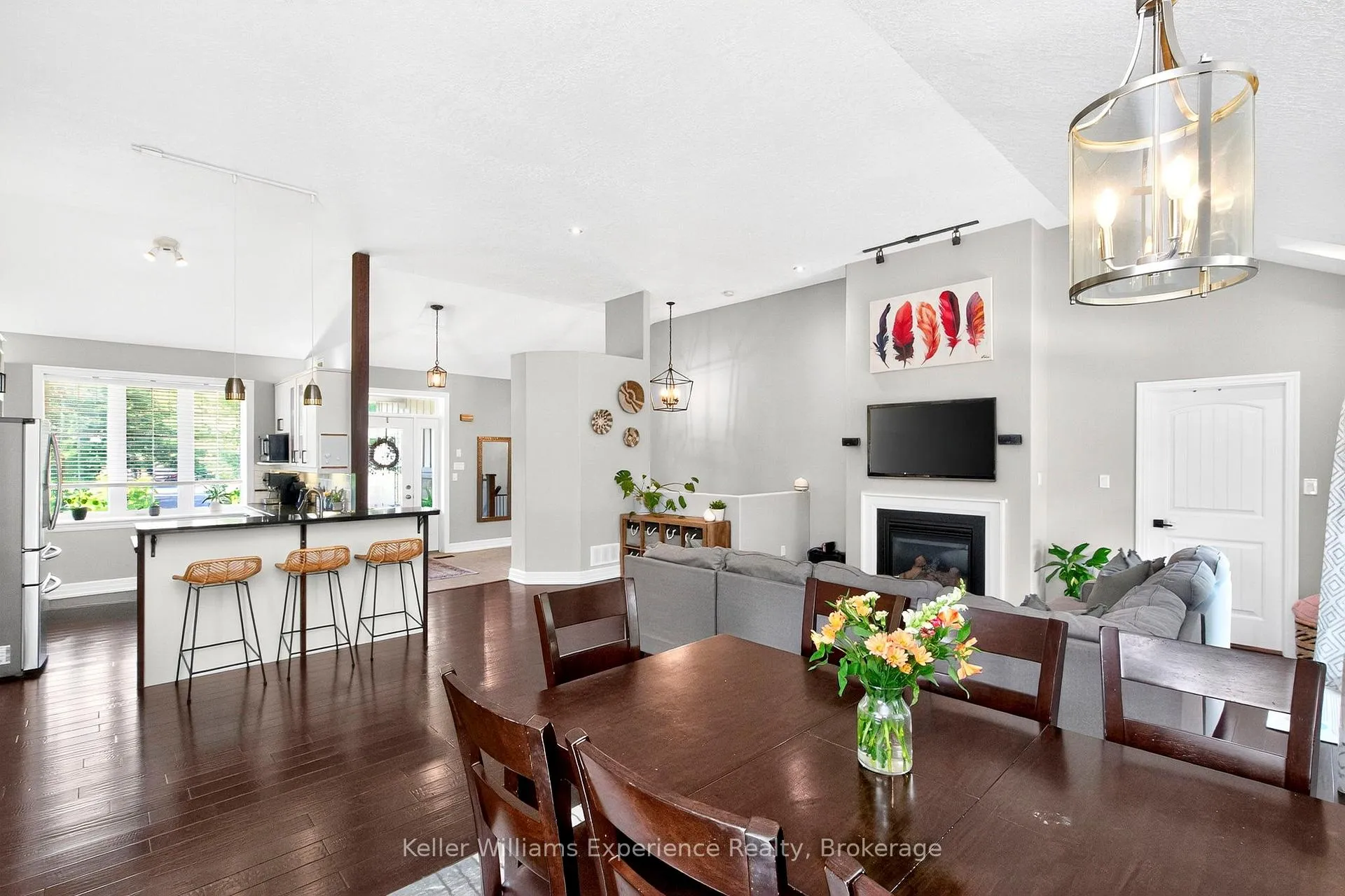 Photo 9 of 94 Windermere Circle, Tay, Rural Tay — HOMEH