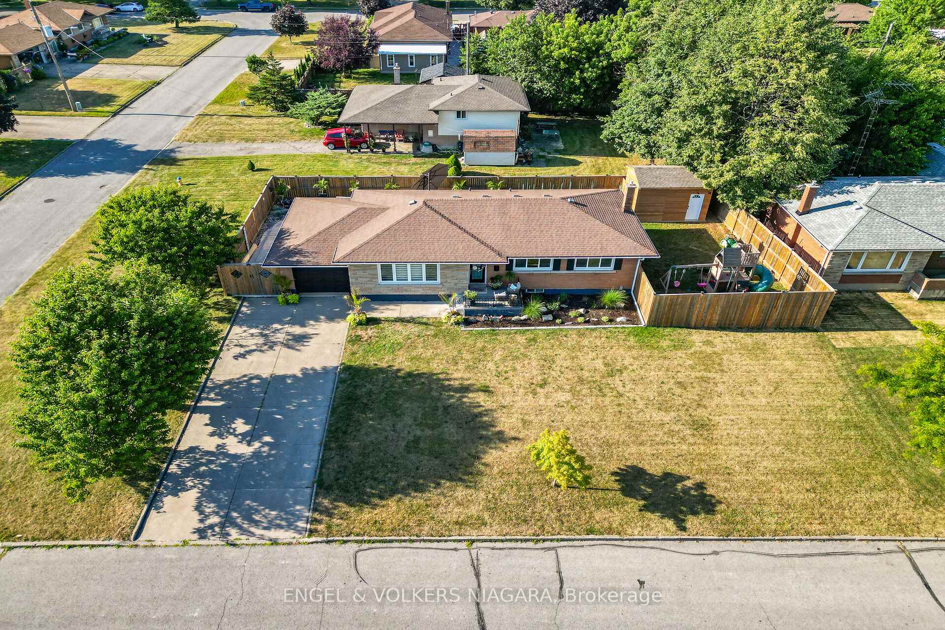 Photo 3 of 90 Rose Avenue, Thorold, Thorold Downtown — HOMEH