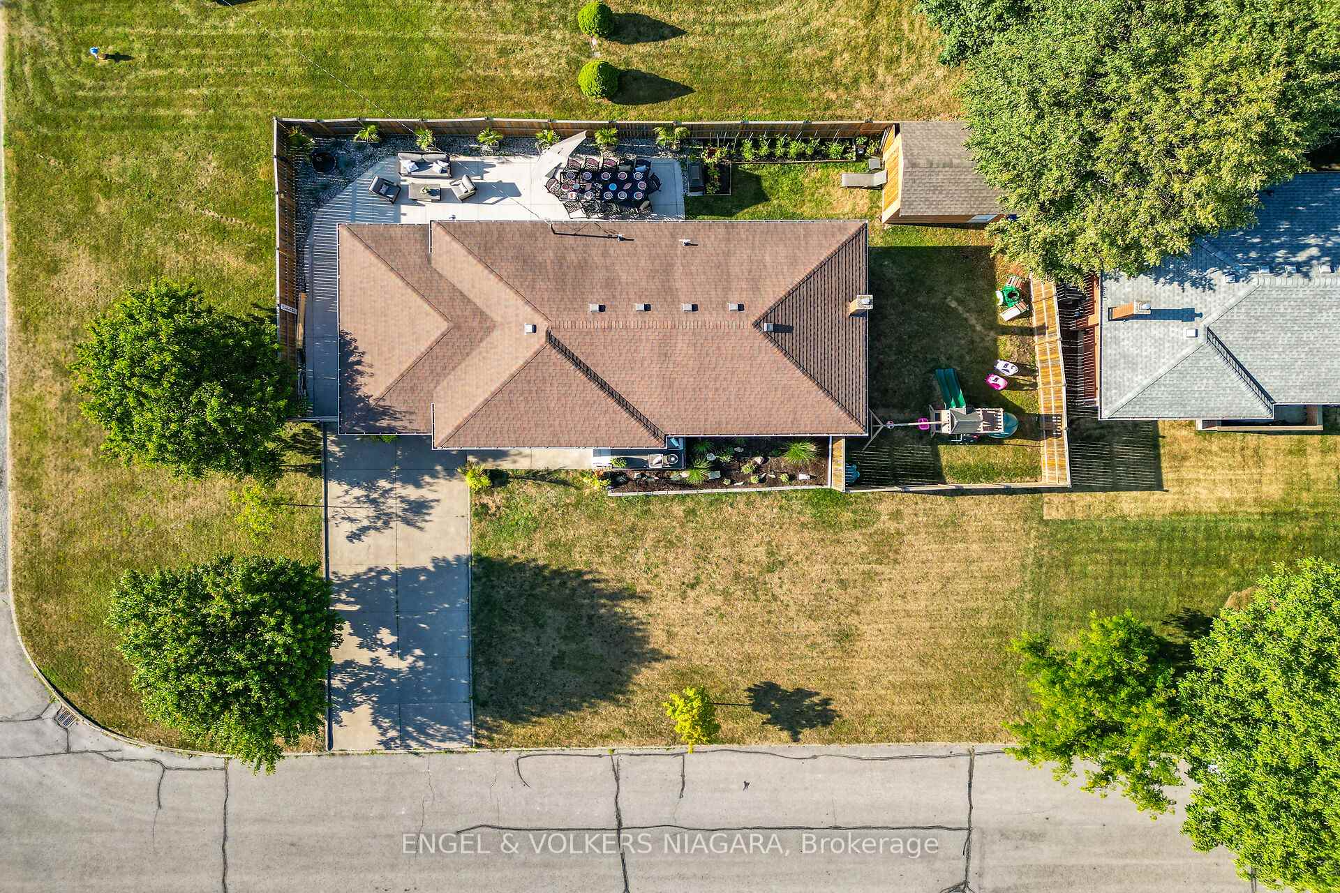 Photo 39 of 90 Rose Avenue, Thorold, Thorold Downtown — HOMEH