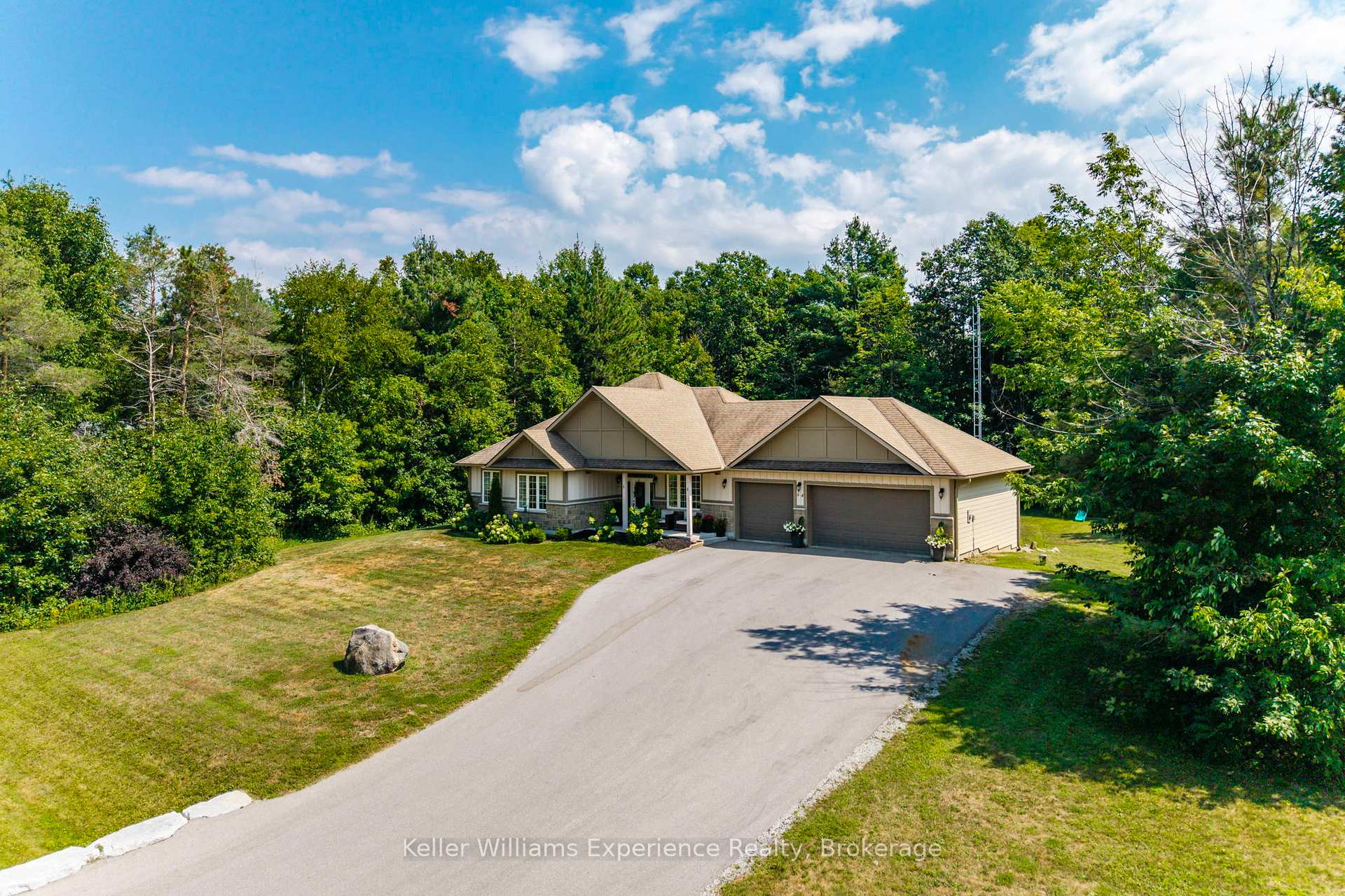 Photo 2 of 94 Windermere Circle, Tay, Rural Tay — HOMEH