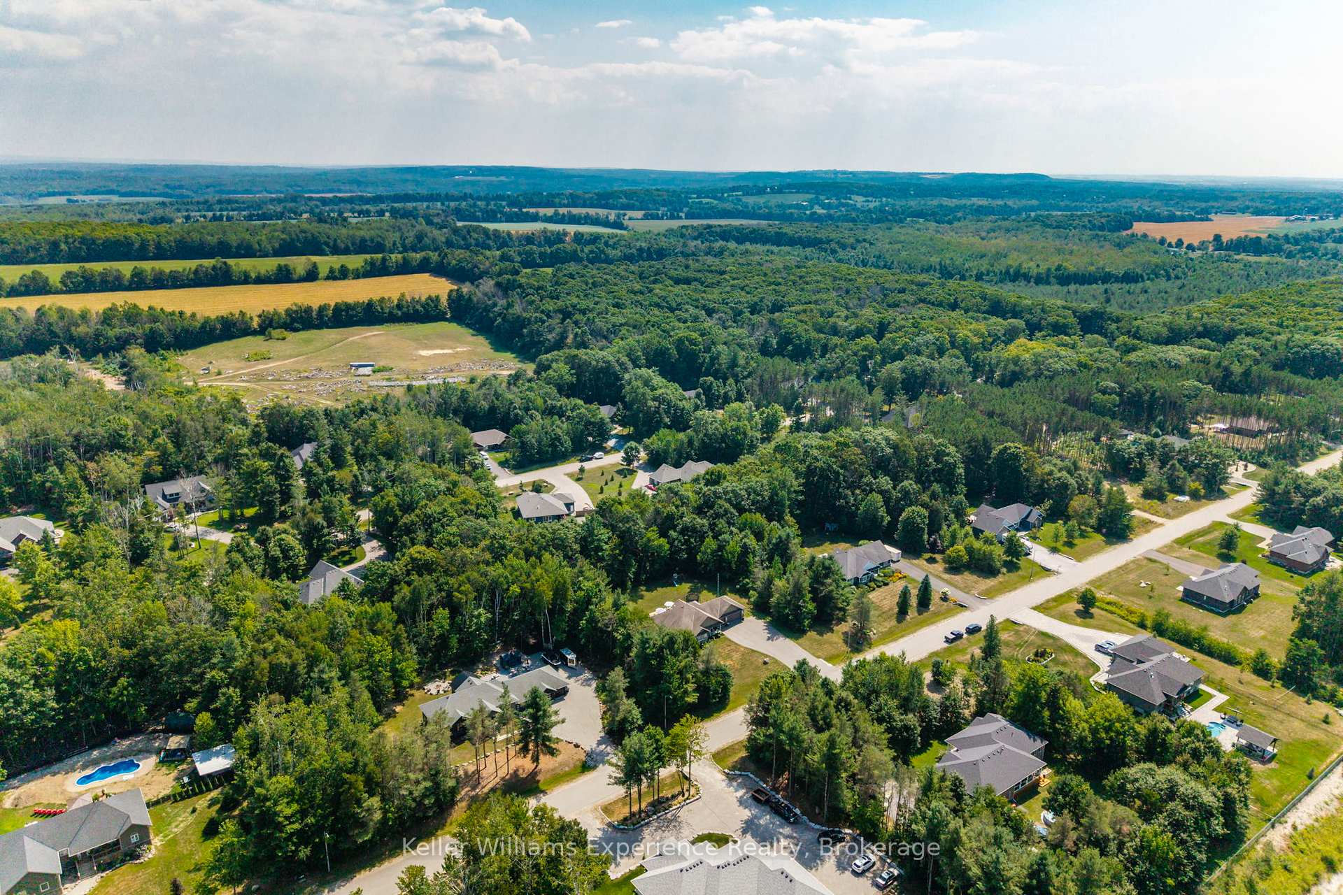 Photo 3 of 94 Windermere Circle, Tay, Rural Tay — HOMEH