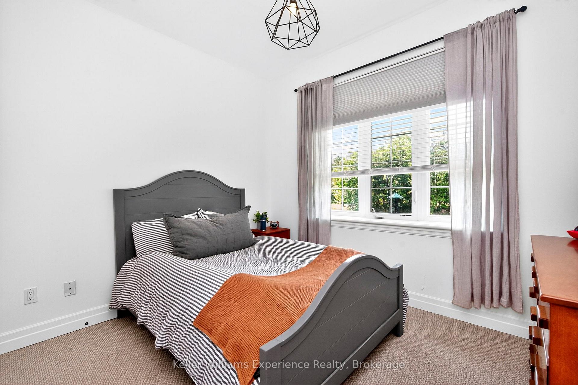 Photo 14 of 94 Windermere Circle, Tay, Rural Tay — HOMEH