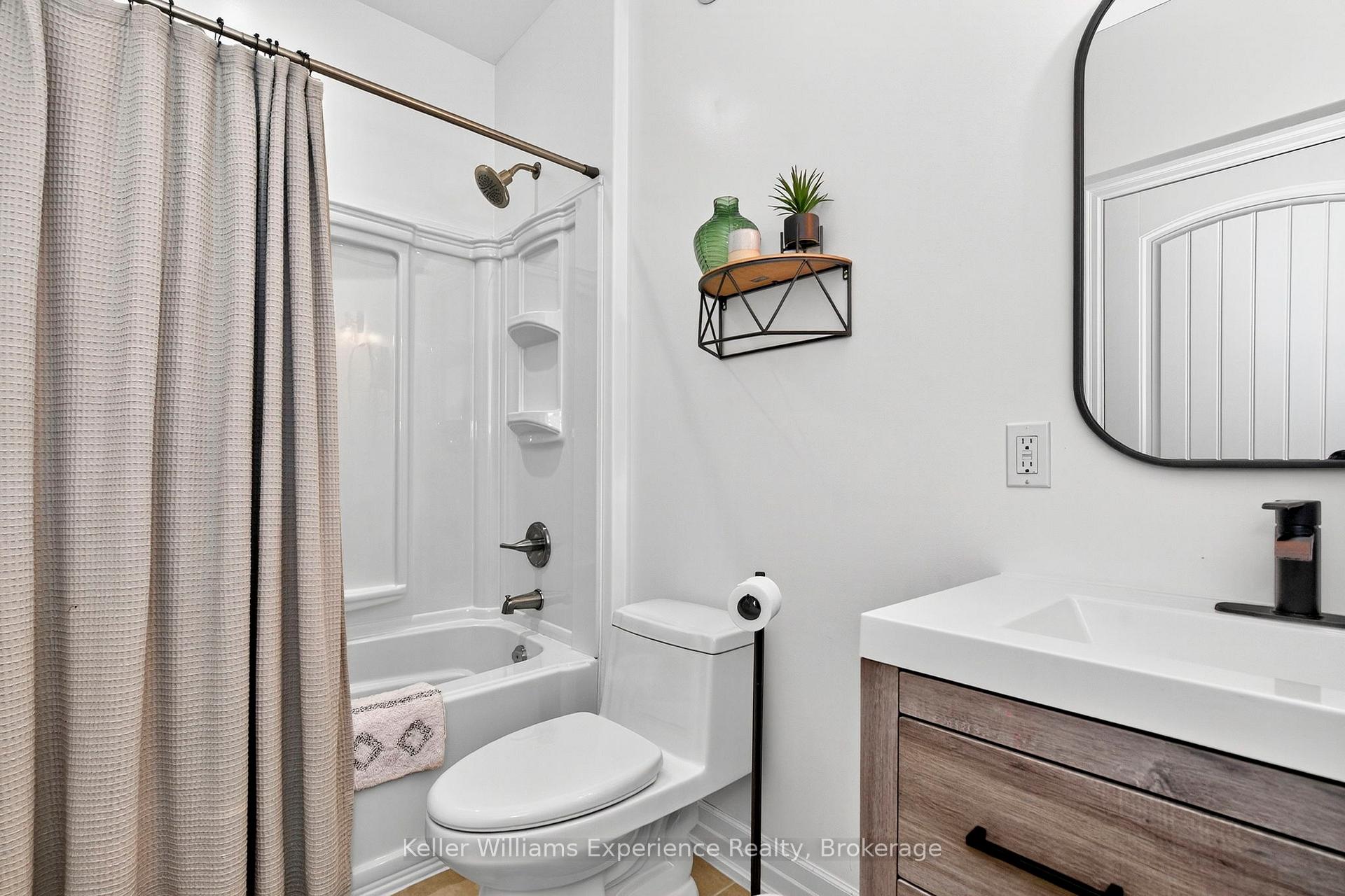 Photo 16 of 94 Windermere Circle, Tay, Rural Tay — HOMEH