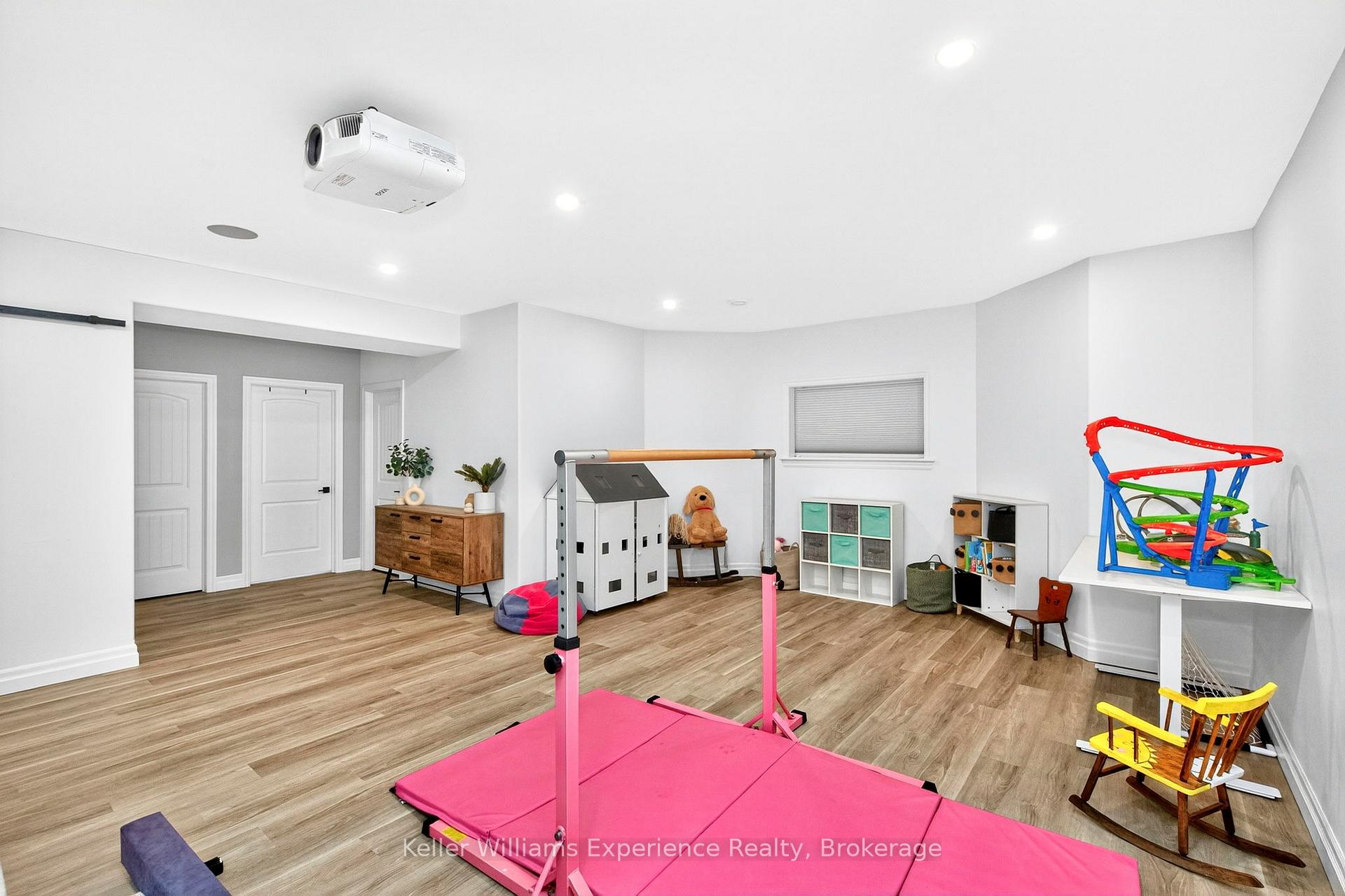 Photo 20 of 94 Windermere Circle, Tay, Rural Tay — HOMEH