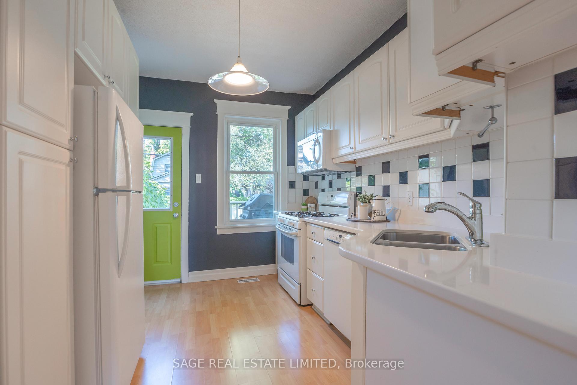Photo 7 of 38 Queensdale Avenue, Toronto, Danforth Village-East York — HOMEH