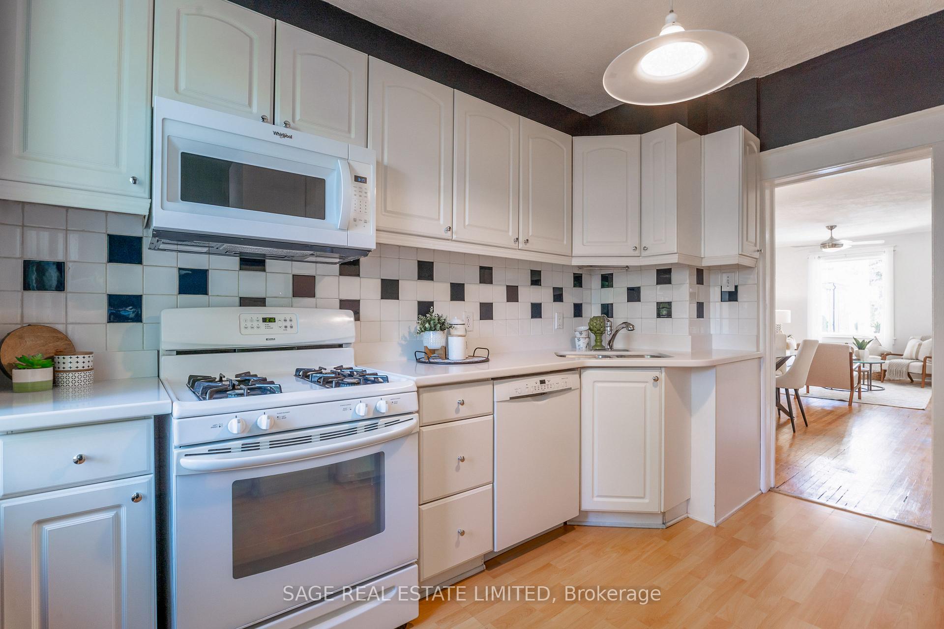 Photo 8 of 38 Queensdale Avenue, Toronto, Danforth Village-East York — HOMEH