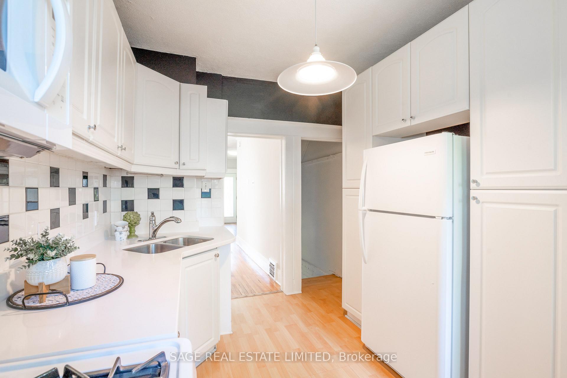 Photo 9 of 38 Queensdale Avenue, Toronto, Danforth Village-East York — HOMEH