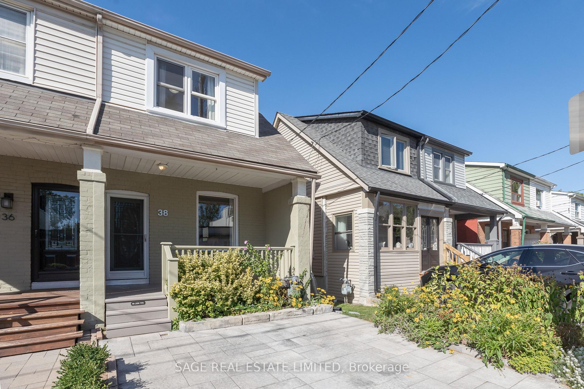 Photo 25 of 38 Queensdale Avenue, Toronto, Danforth Village-East York — HOMEH
