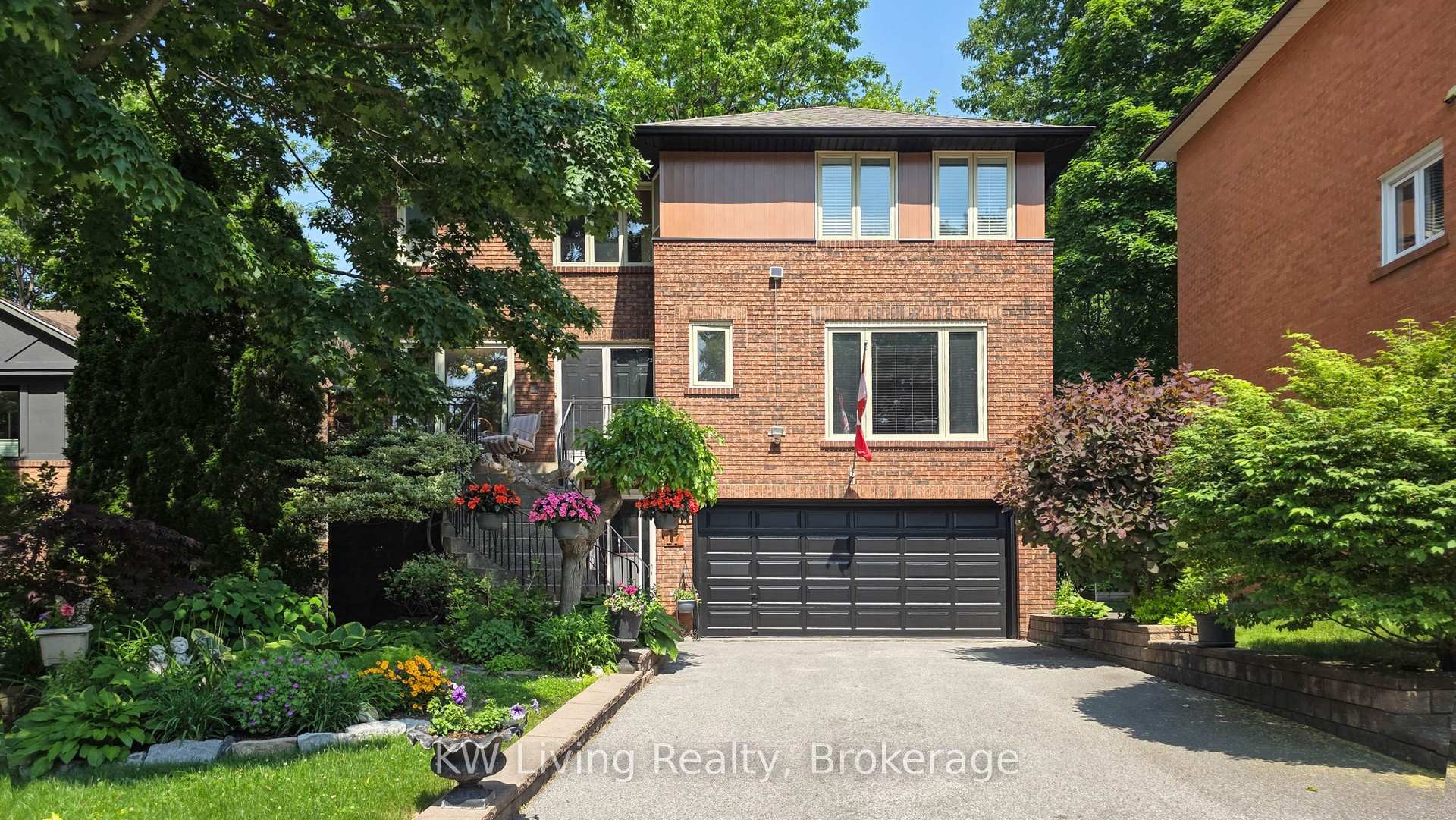 Front of 17 Woodvale Crescent