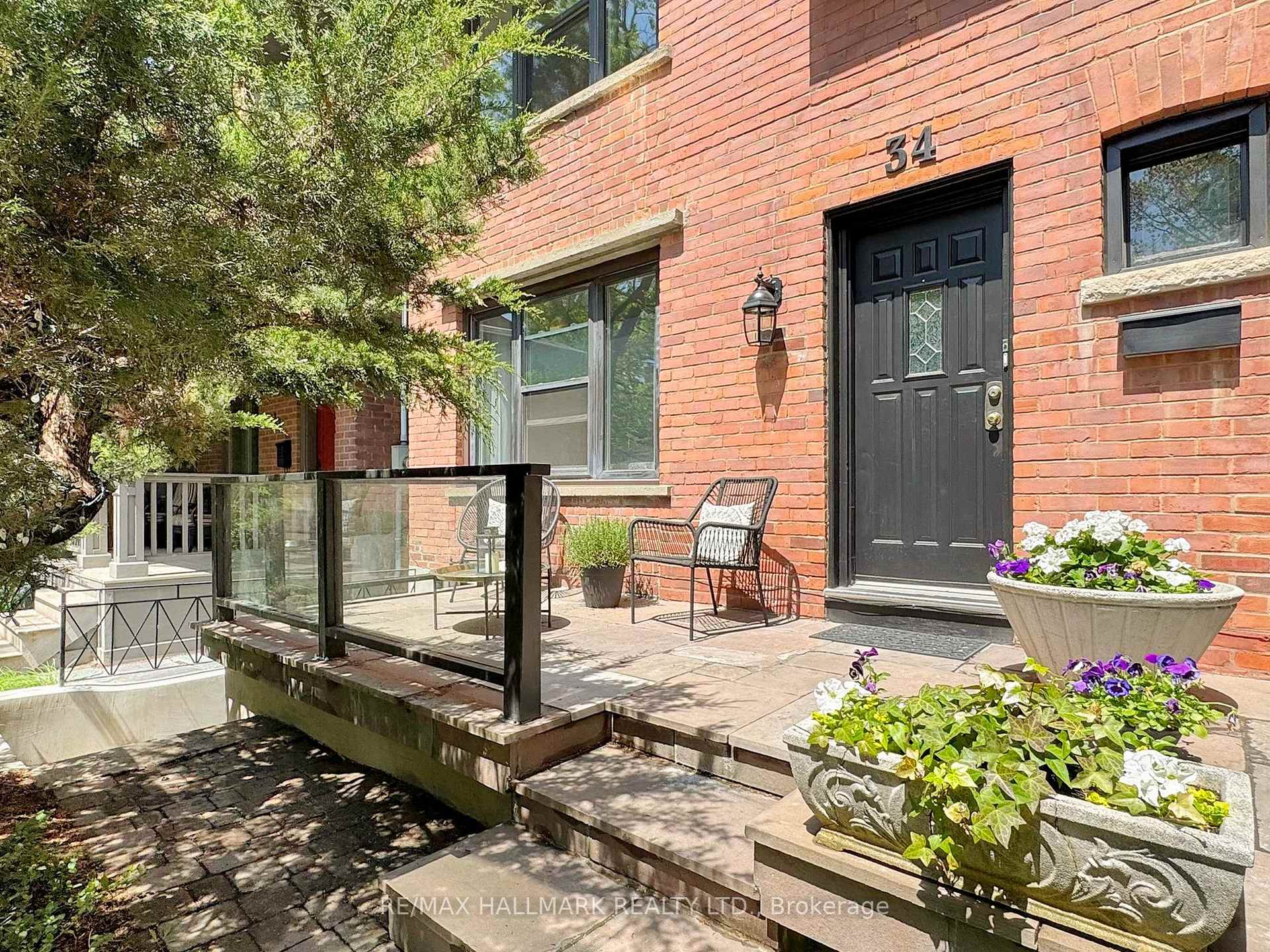 Photo 3 of 34 Strathcona Avenue N, Toronto, North Riverdale — HOMEH
