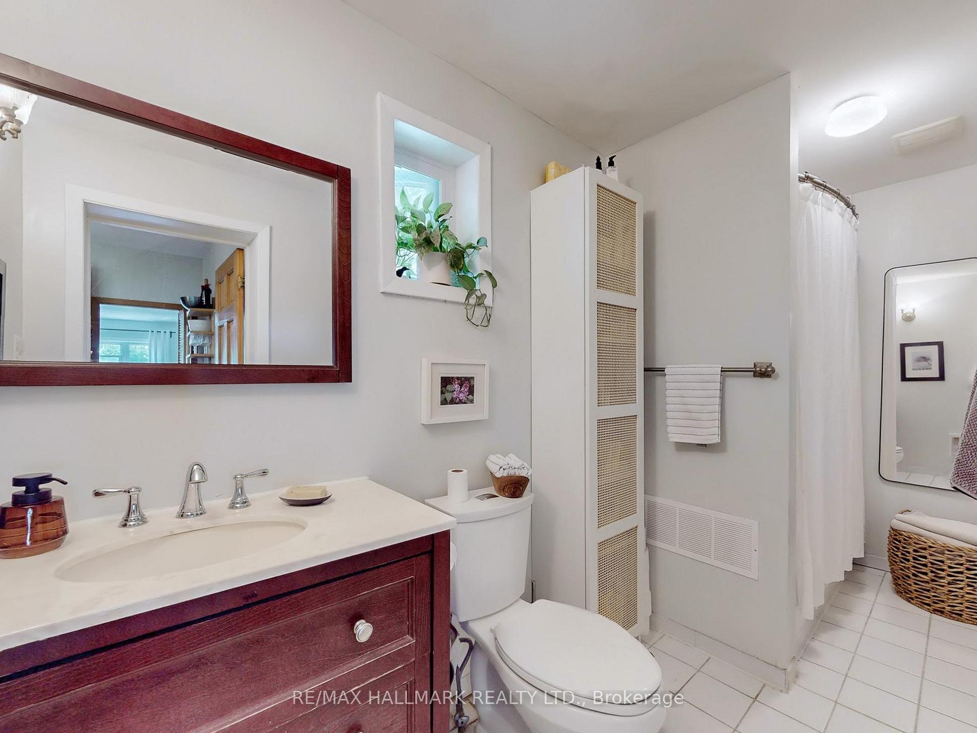 Photo 13 of 34 Strathcona Avenue N, Toronto, North Riverdale — HOMEH