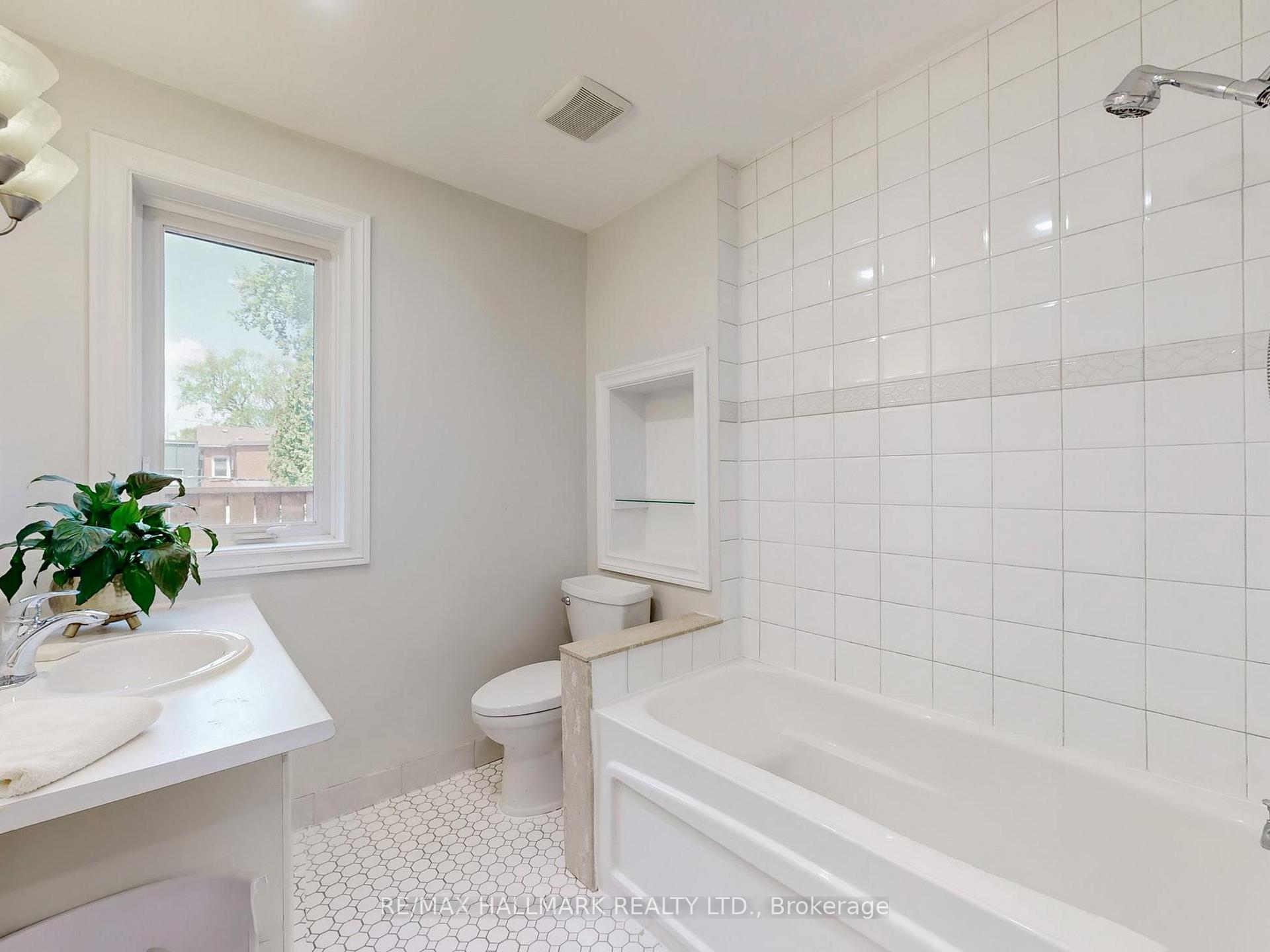 Photo 23 of 34 Strathcona Avenue N, Toronto, North Riverdale — HOMEH