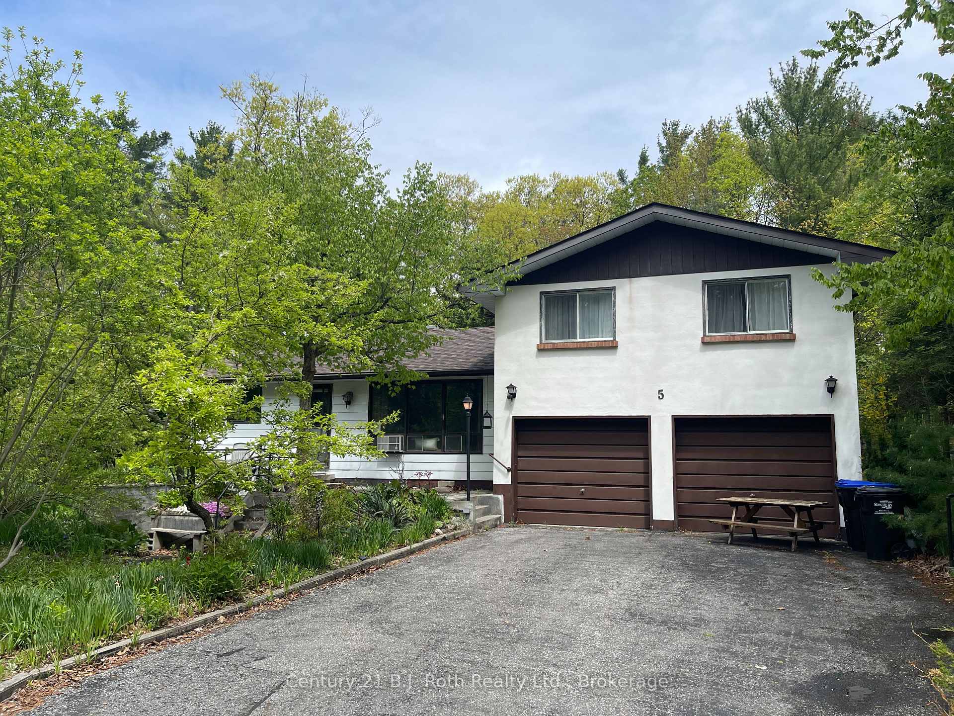 Photo 2 of 5 Delbrooke Court, Tiny, Rural Tiny — HOMEH