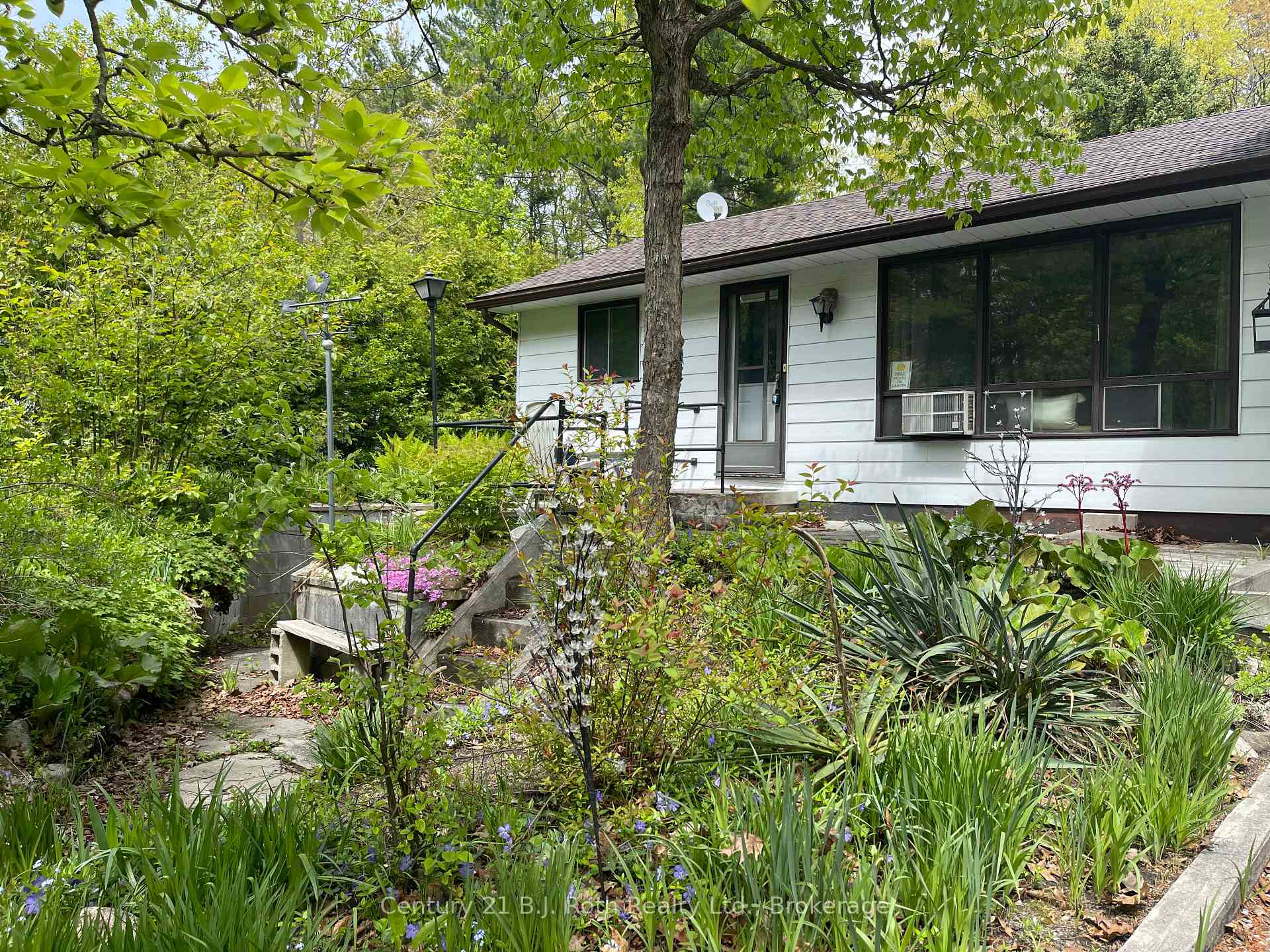 Photo 3 of 5 Delbrooke Court, Tiny, Rural Tiny — HOMEH