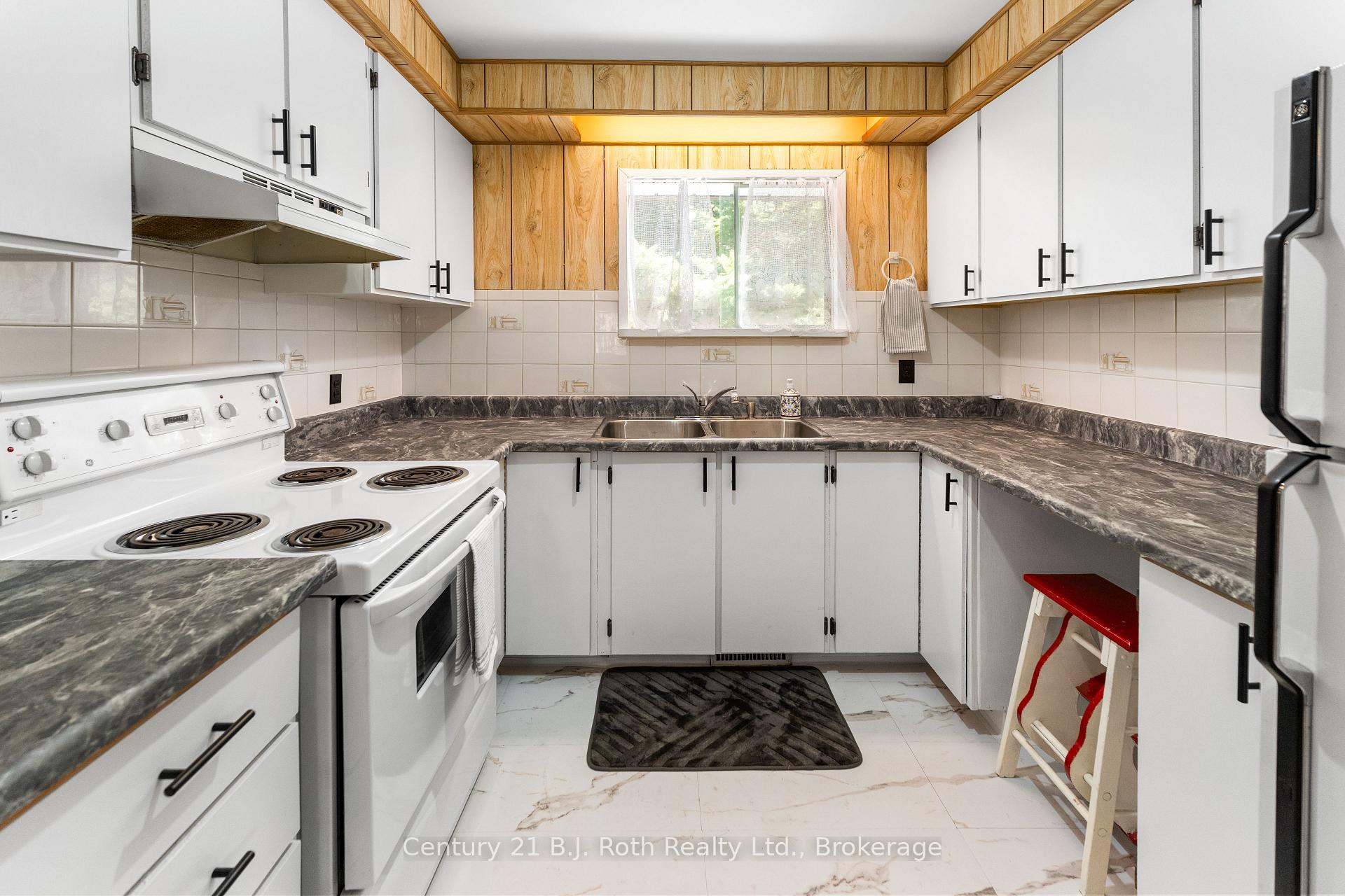 Photo 11 of 5 Delbrooke Court, Tiny, Rural Tiny — HOMEH