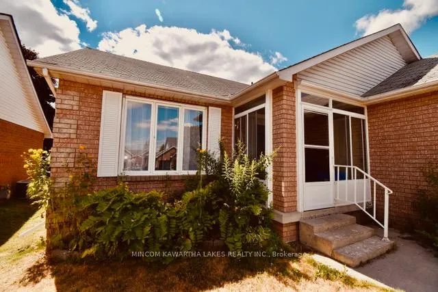 Photo 4 of 1528 Glenforest Crescent, Peterborough, Monaghan Ward 2 — HOMEH