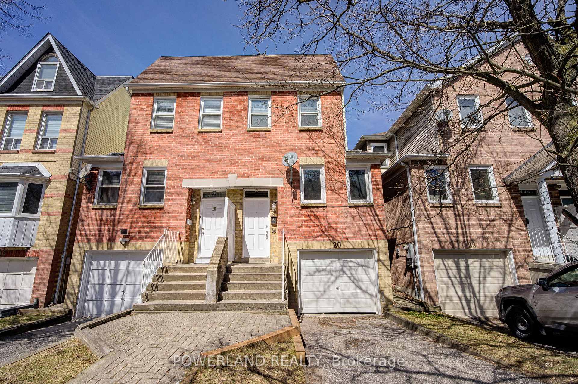 Front of 20 Coatsworth Crescent N