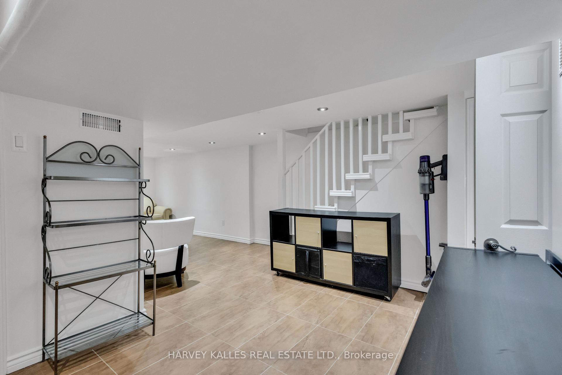Photo 37 of 96 Castlefield Avenue, Toronto, Yonge-Eglinton — HOMEH