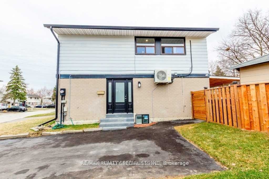 Photo 2 of 7 Grand Rapids Square, Brampton, Brampton North — HOMEH