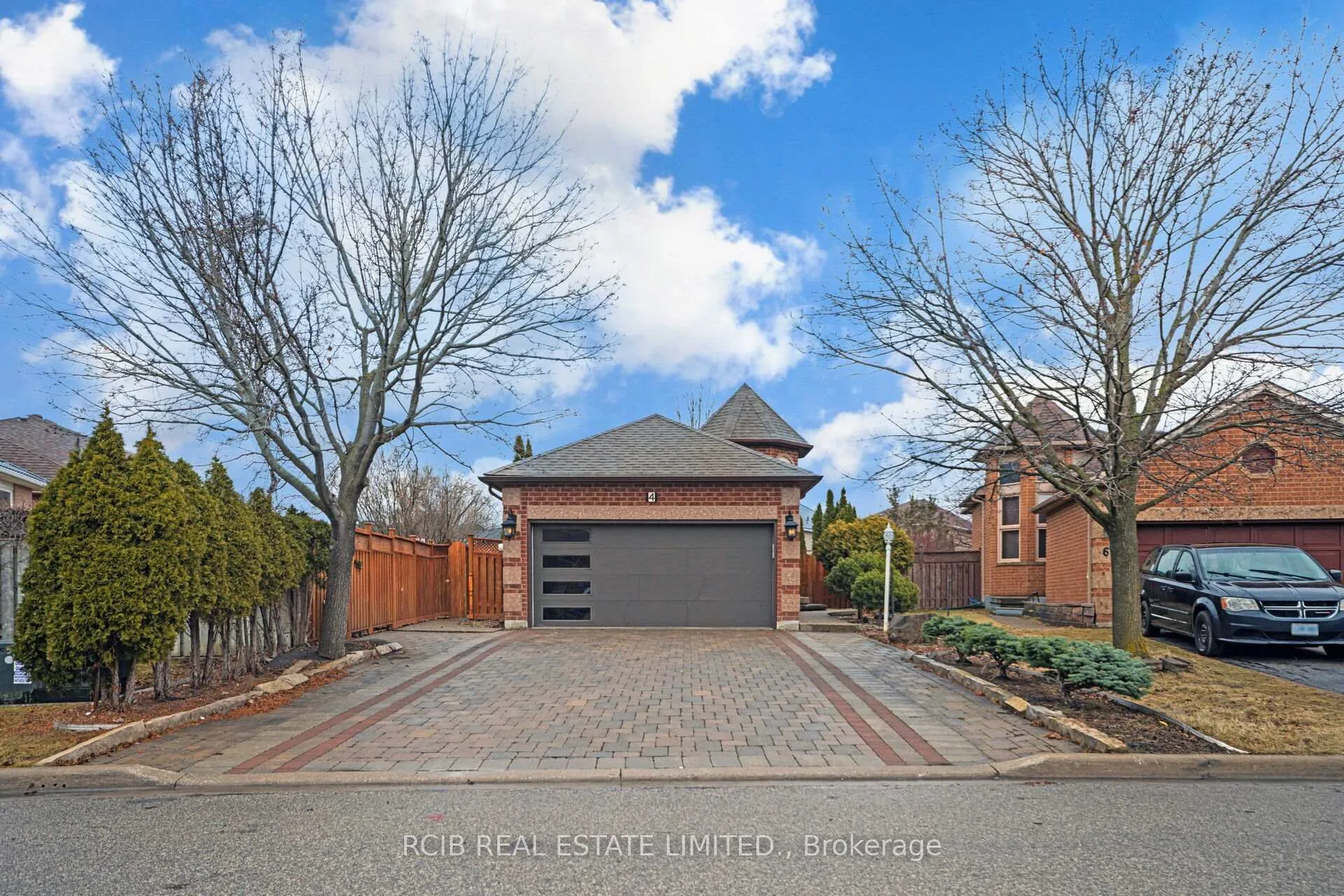 Front of 4 Carabram Court