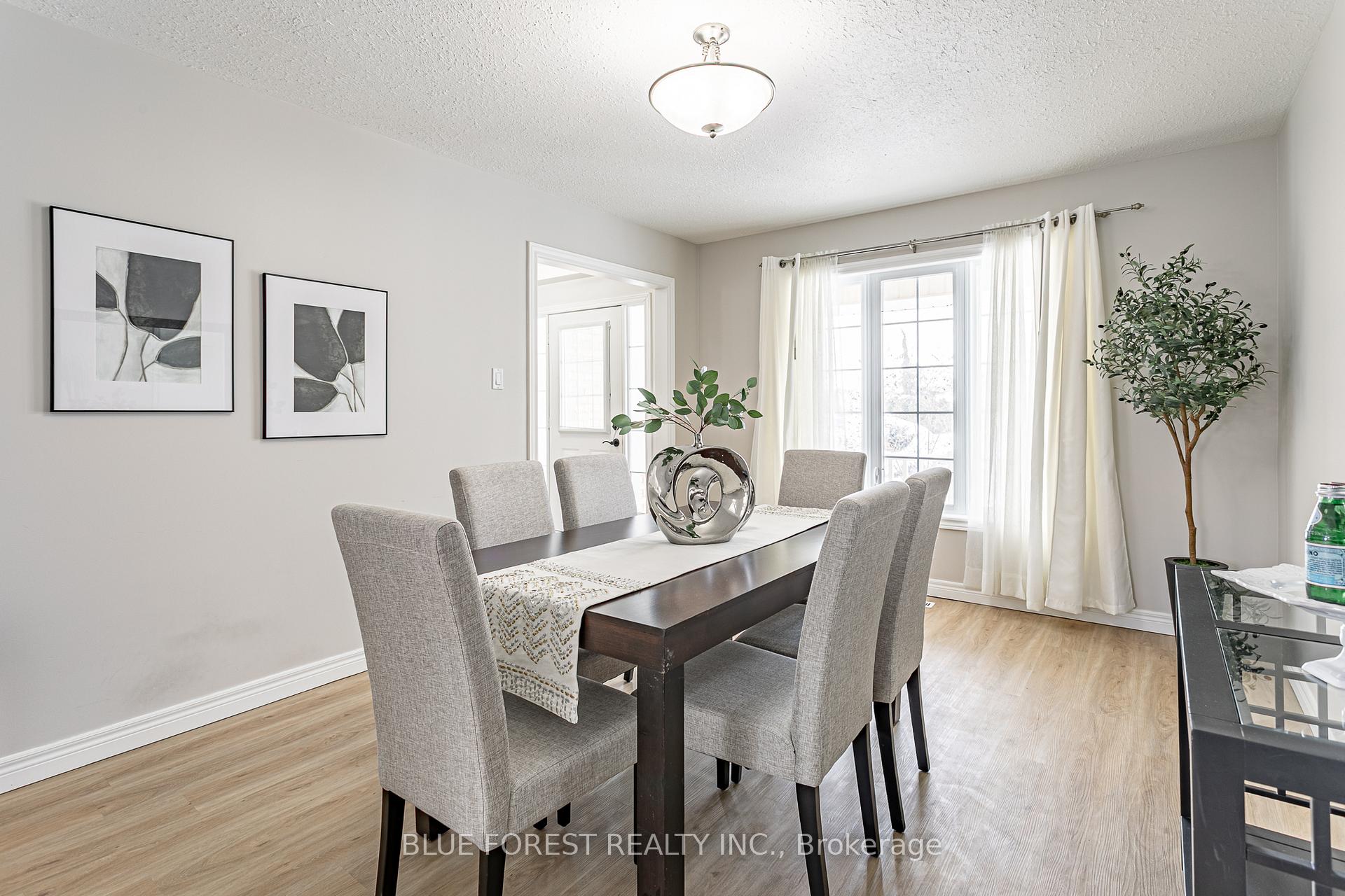 Photo 2 of 4 Forest Grove Crescent, Thames Centre, Dorchester — HOMEH