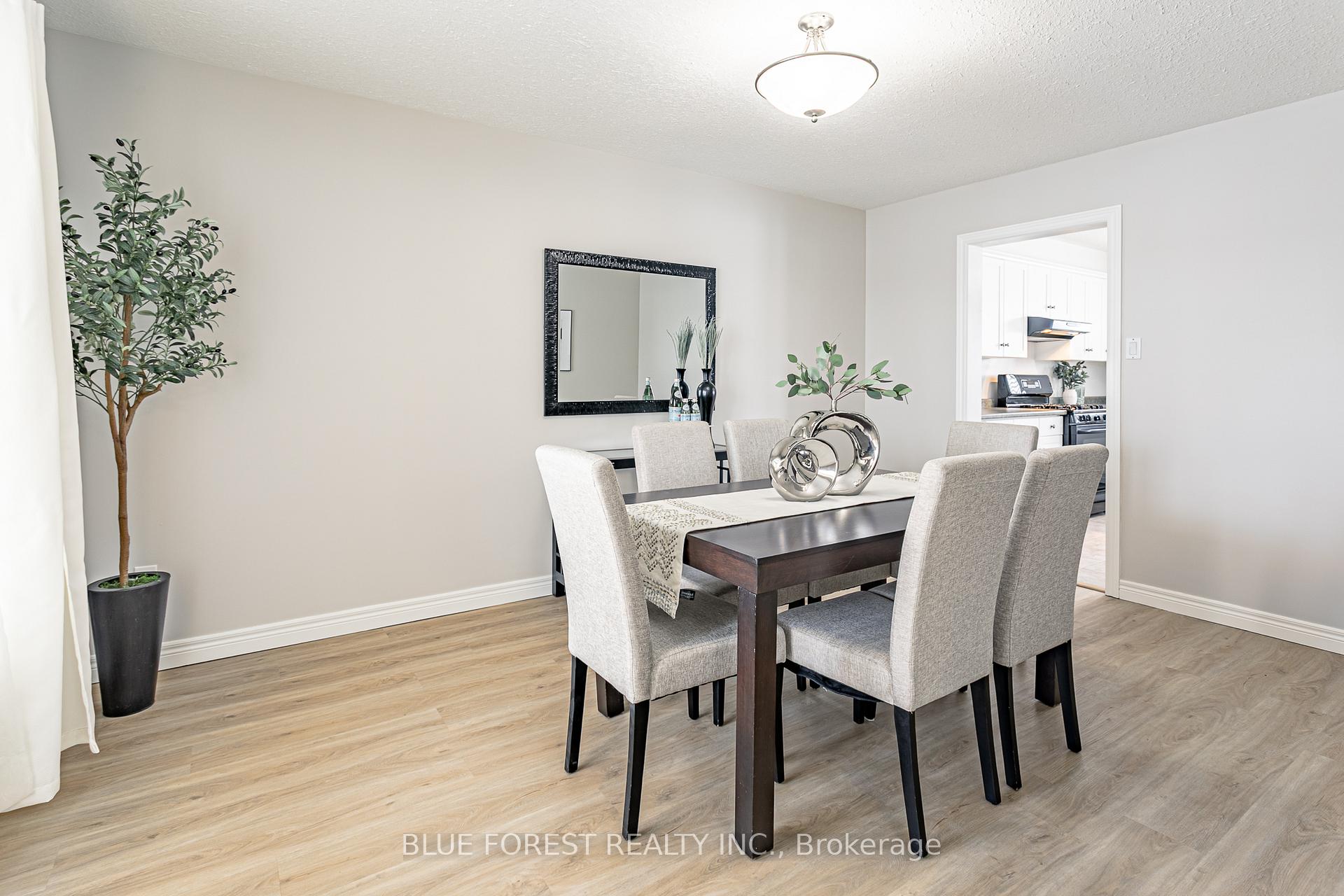 Photo 6 of 4 Forest Grove Crescent, Thames Centre, Dorchester — HOMEH