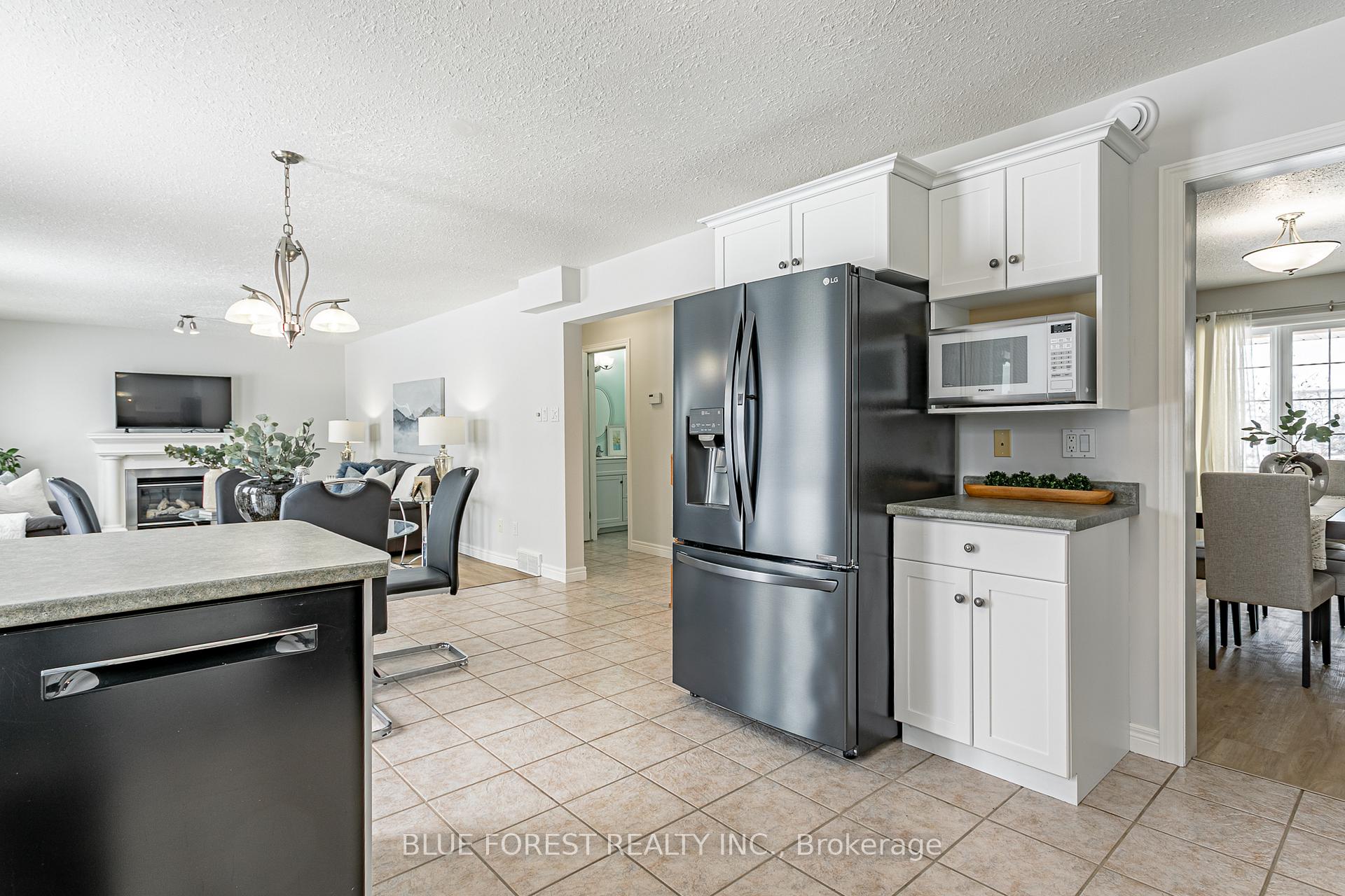 Photo 8 of 4 Forest Grove Crescent, Thames Centre, Dorchester — HOMEH