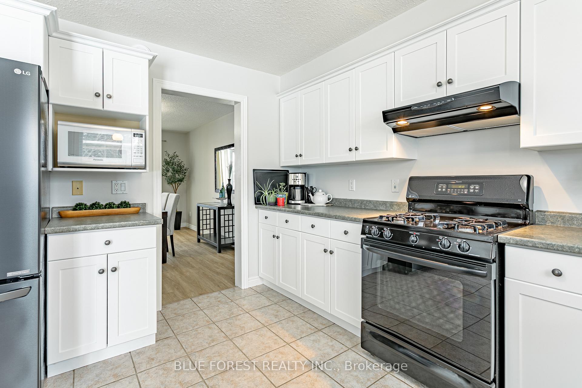 Photo 9 of 4 Forest Grove Crescent, Thames Centre, Dorchester — HOMEH