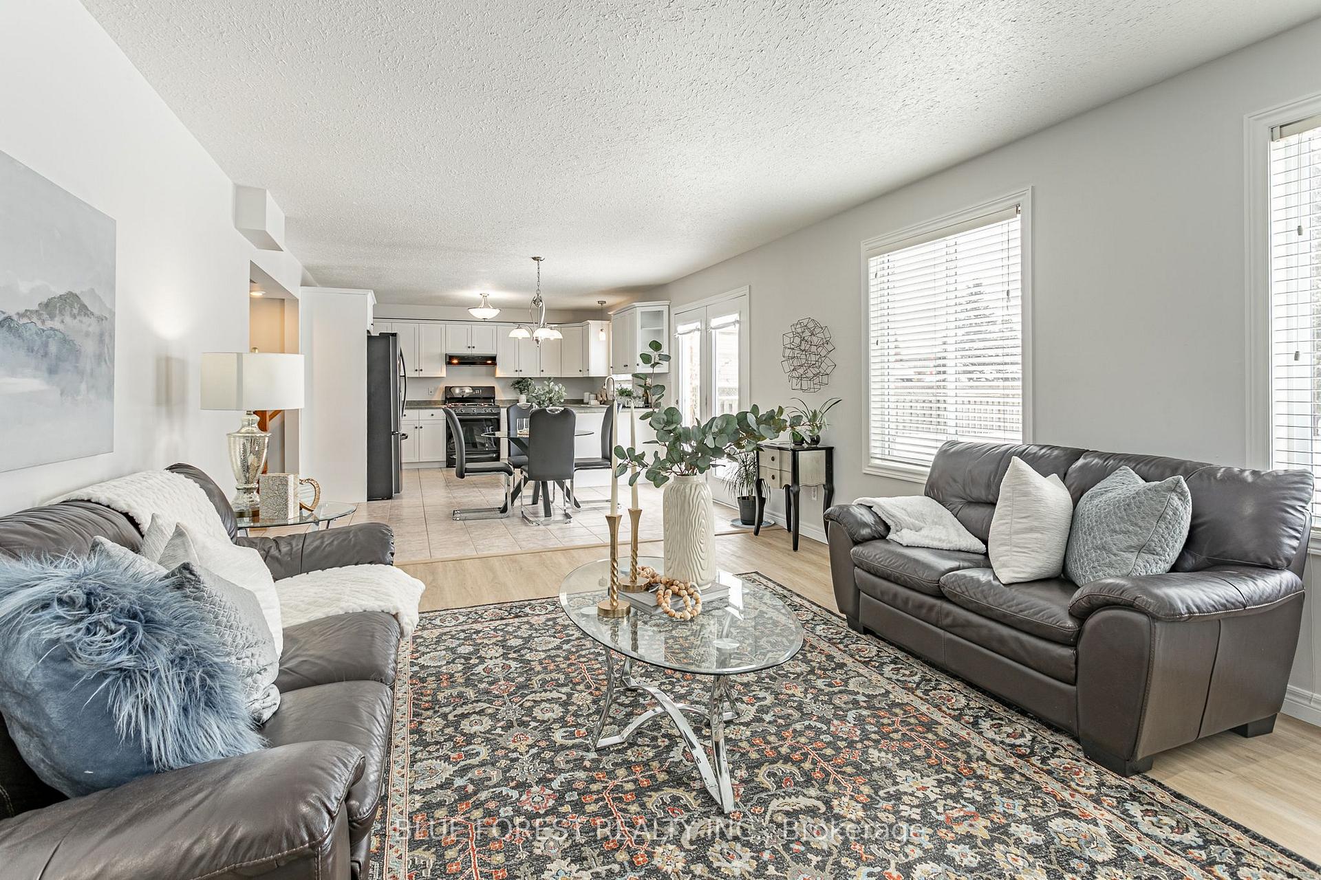 Photo 11 of 4 Forest Grove Crescent, Thames Centre, Dorchester — HOMEH