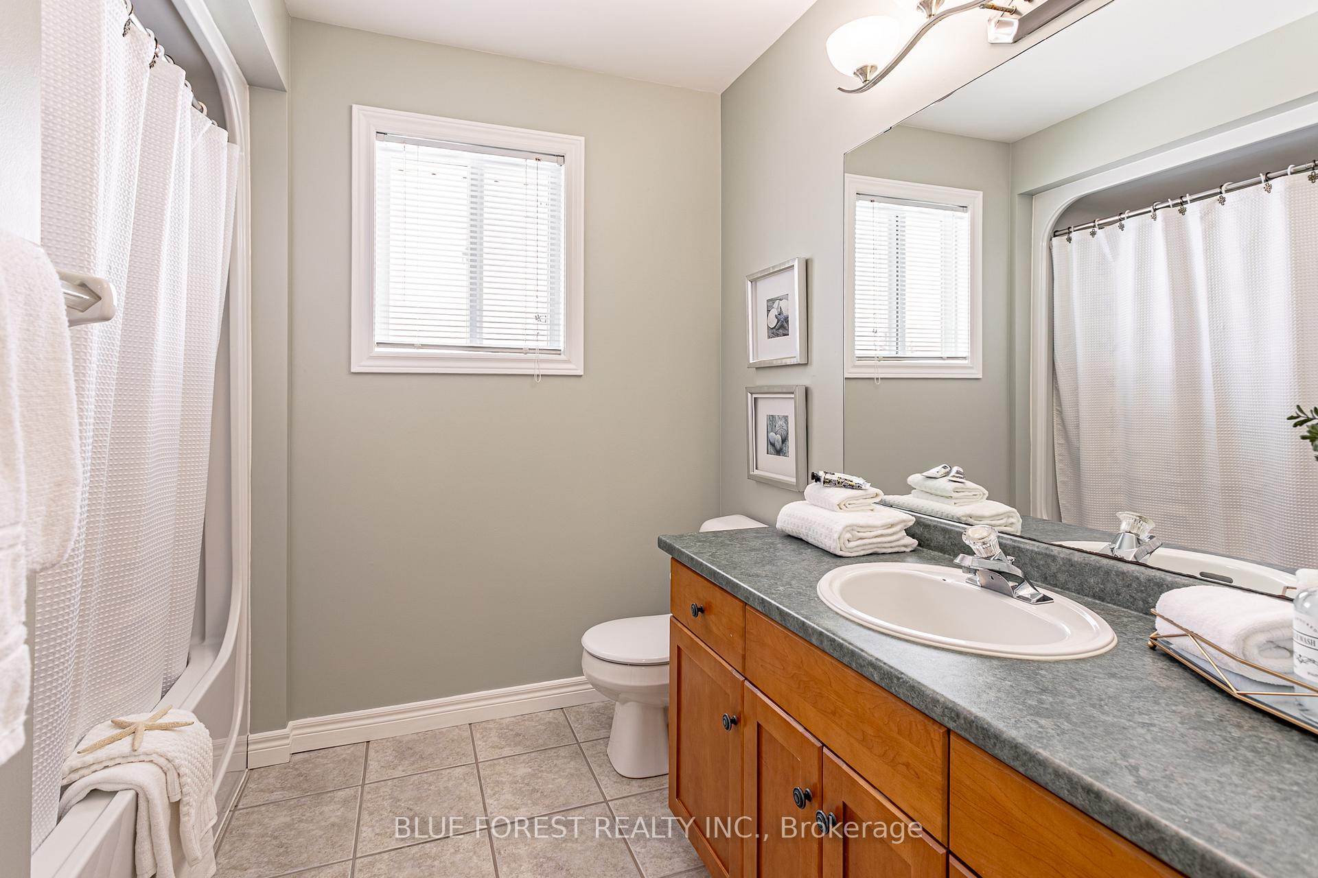 Photo 22 of 4 Forest Grove Crescent, Thames Centre, Dorchester — HOMEH