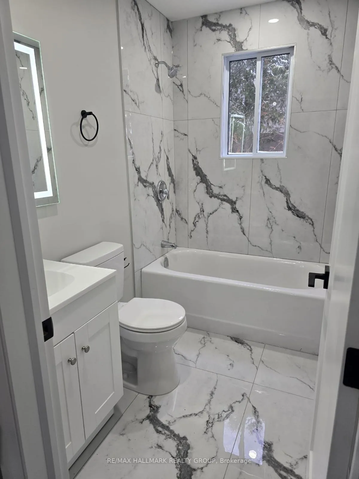 Photo 10 of Unit 2, 131 Camelia Avenue, Ottawa, Manor Park — HOMEH