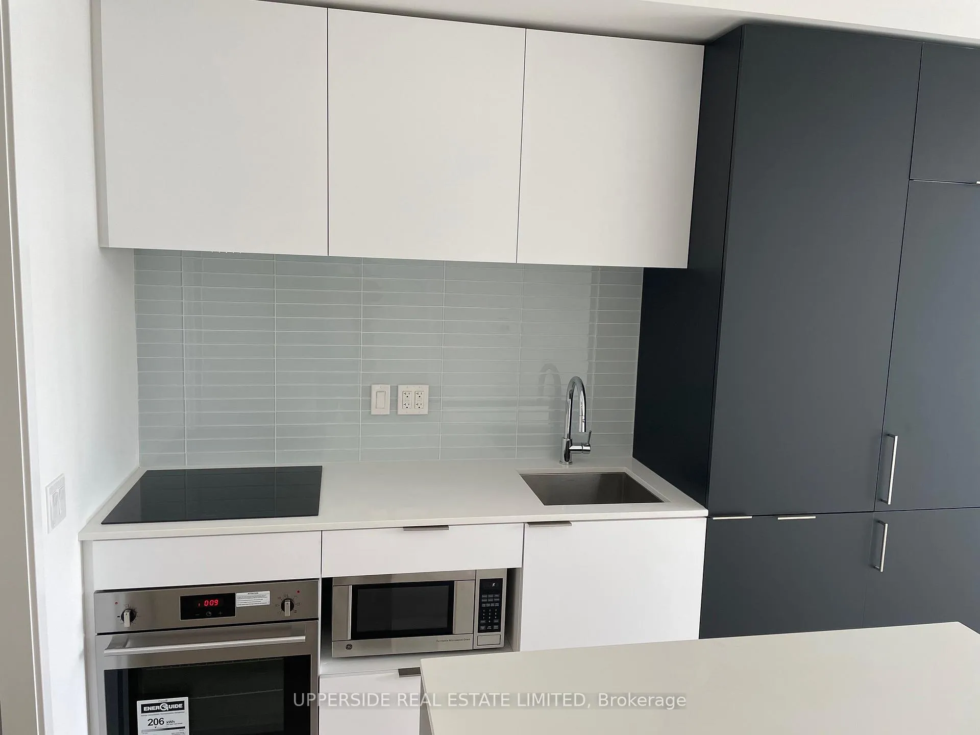Photo 4 of Unit 2111, 33 Helendale Avenue, Toronto, Yonge-Eglinton — HOMEH