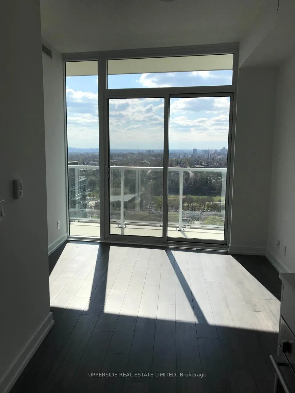 Photo 5 of Unit 2111, 33 Helendale Avenue, Toronto, Yonge-Eglinton — HOMEH
