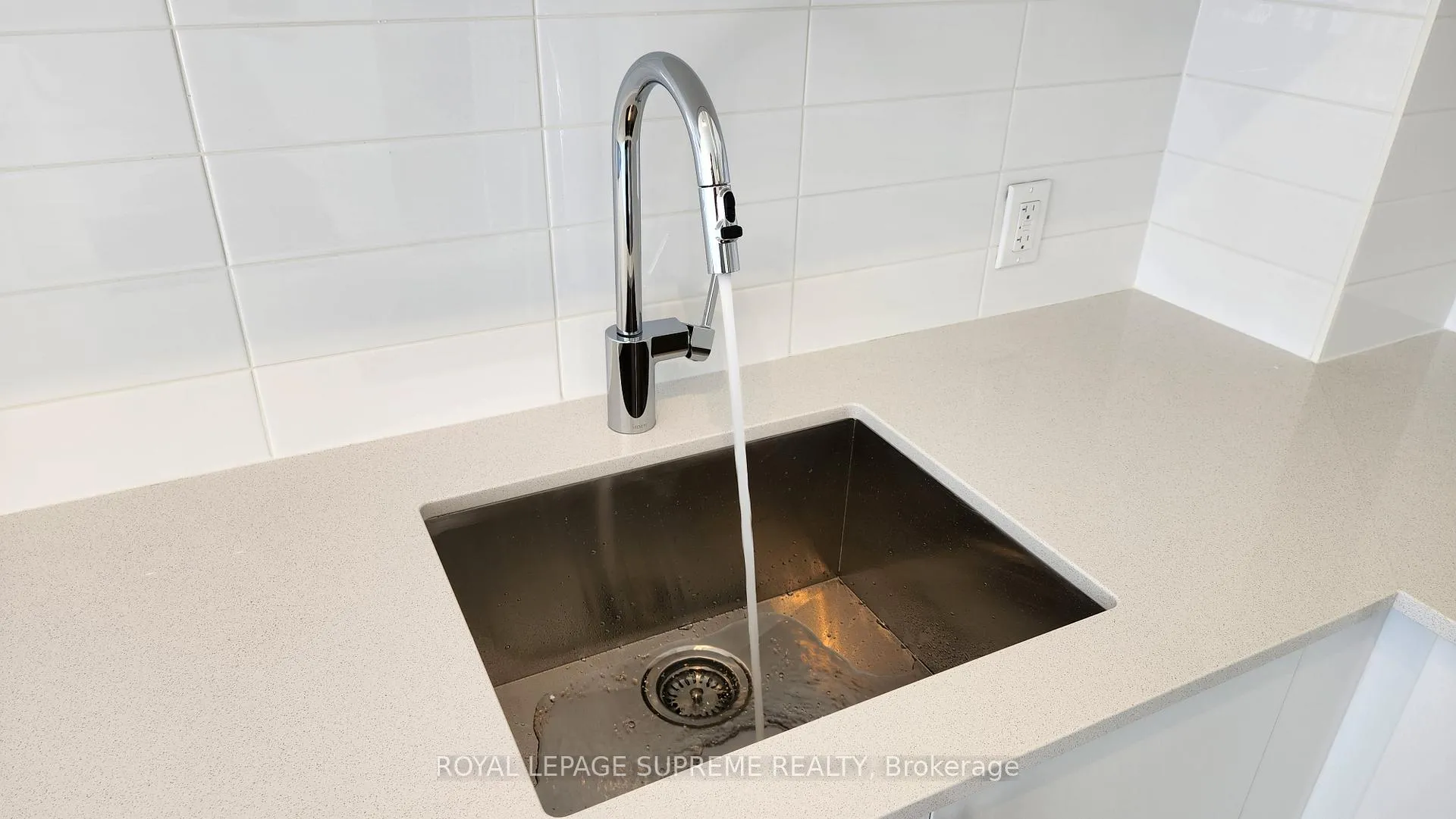 Photo 3 of Unit 1005, 27 Korda Gate, Vaughan, Vellore Village — HOMEH
