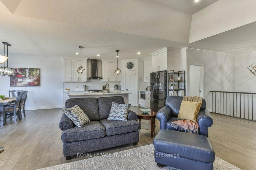 Photo 6 of 88 Foxborough Place, Thames Centre, Thorndale — HOMEH
