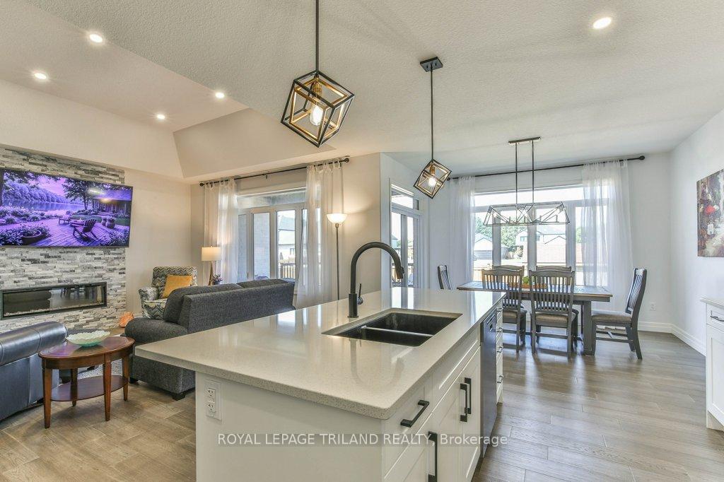 Photo 12 of 88 Foxborough Place, Thames Centre, Thorndale — HOMEH