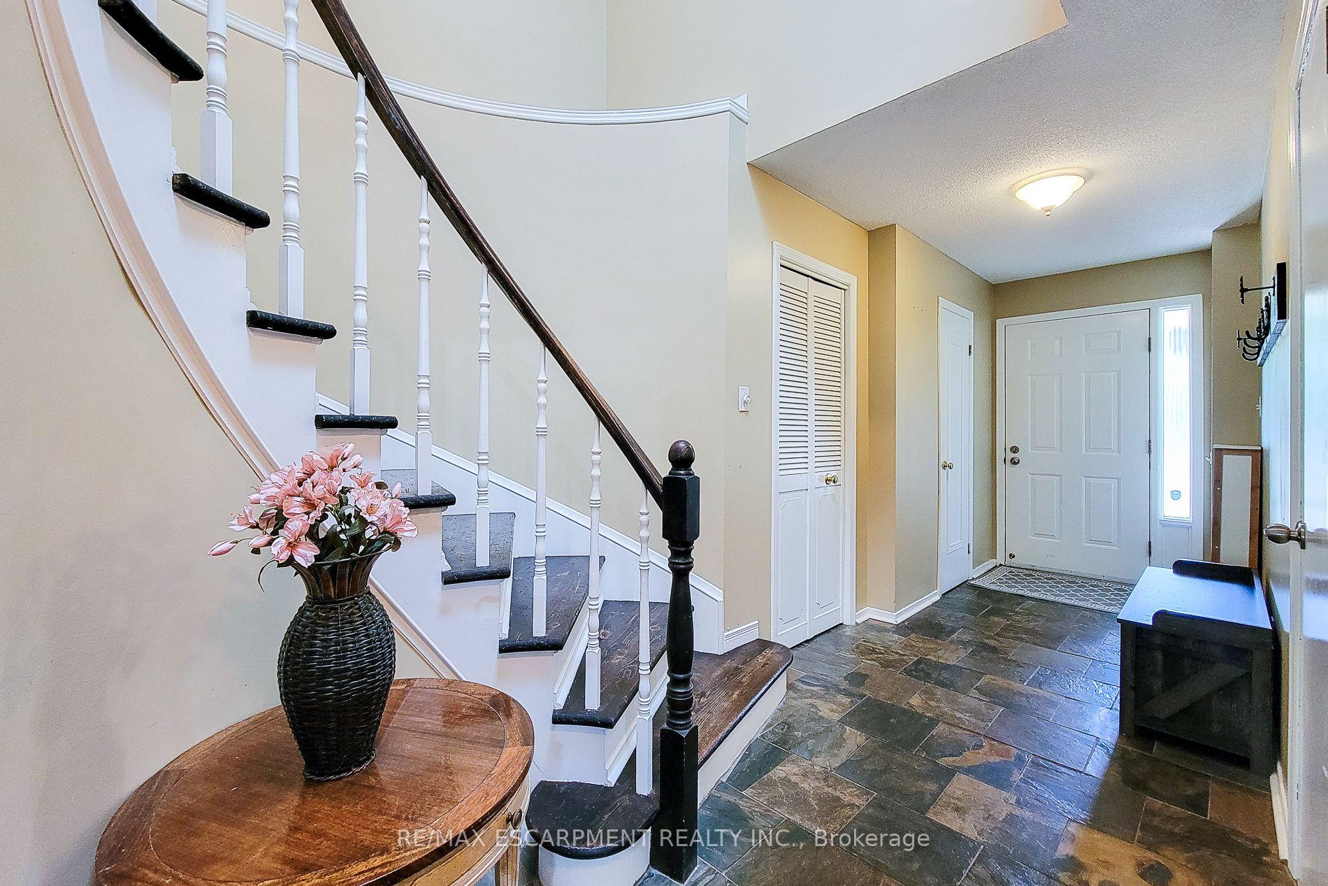 Photo 5 of 76 Baxter Crescent, Thorold, Confederation Heights — HOMEH