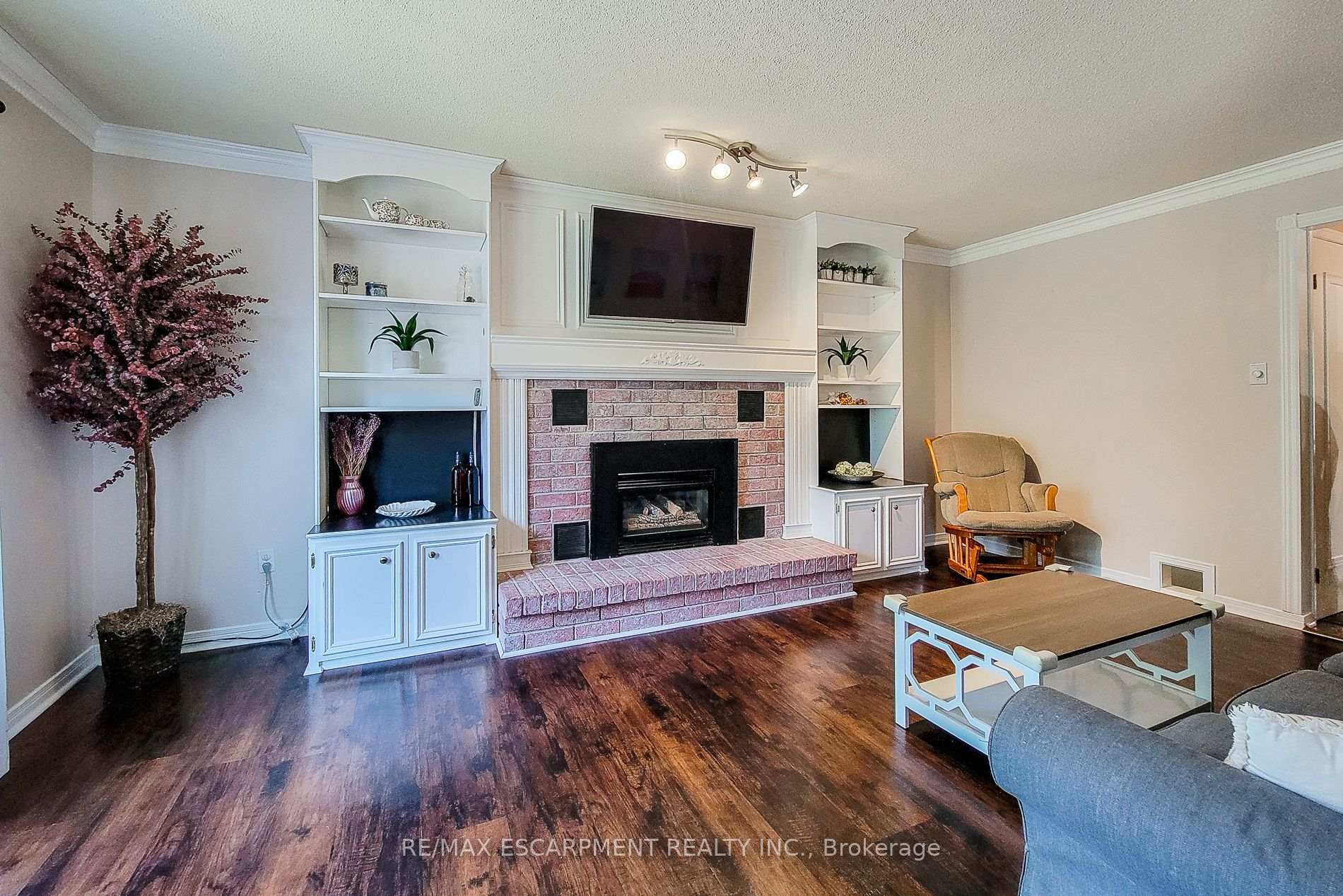 Photo 6 of 76 Baxter Crescent, Thorold, Confederation Heights — HOMEH
