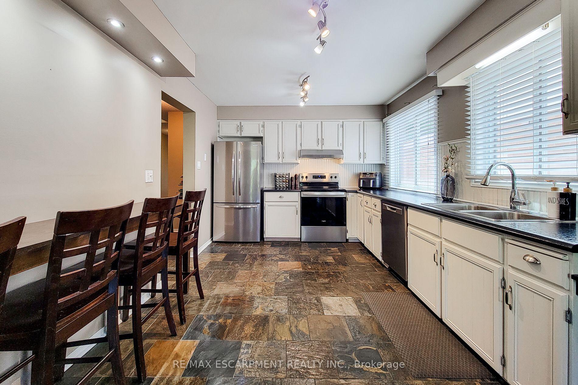 Photo 12 of 76 Baxter Crescent, Thorold, Confederation Heights — HOMEH