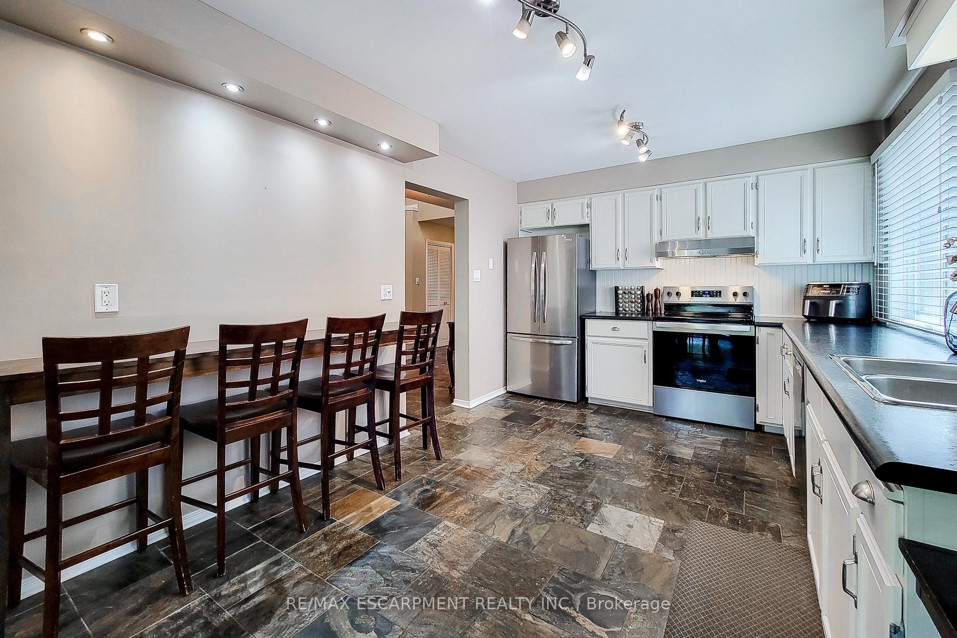 Photo 15 of 76 Baxter Crescent, Thorold, Confederation Heights — HOMEH