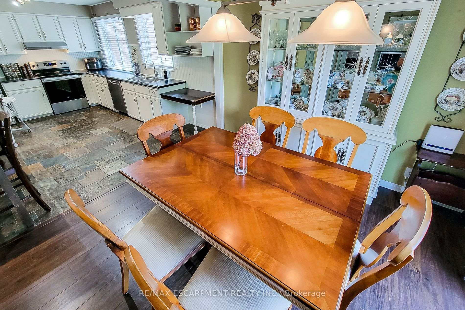 Photo 17 of 76 Baxter Crescent, Thorold, Confederation Heights — HOMEH