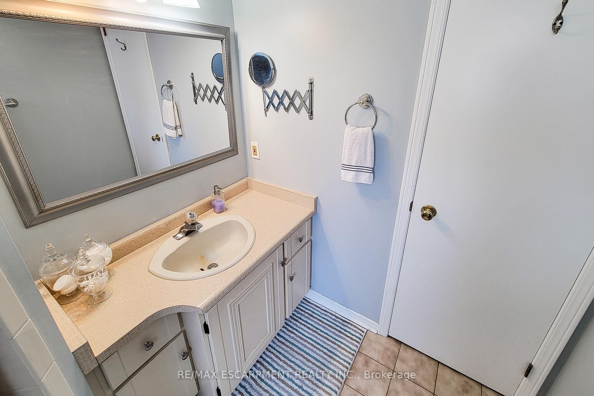 Photo 31 of 76 Baxter Crescent, Thorold, Confederation Heights — HOMEH