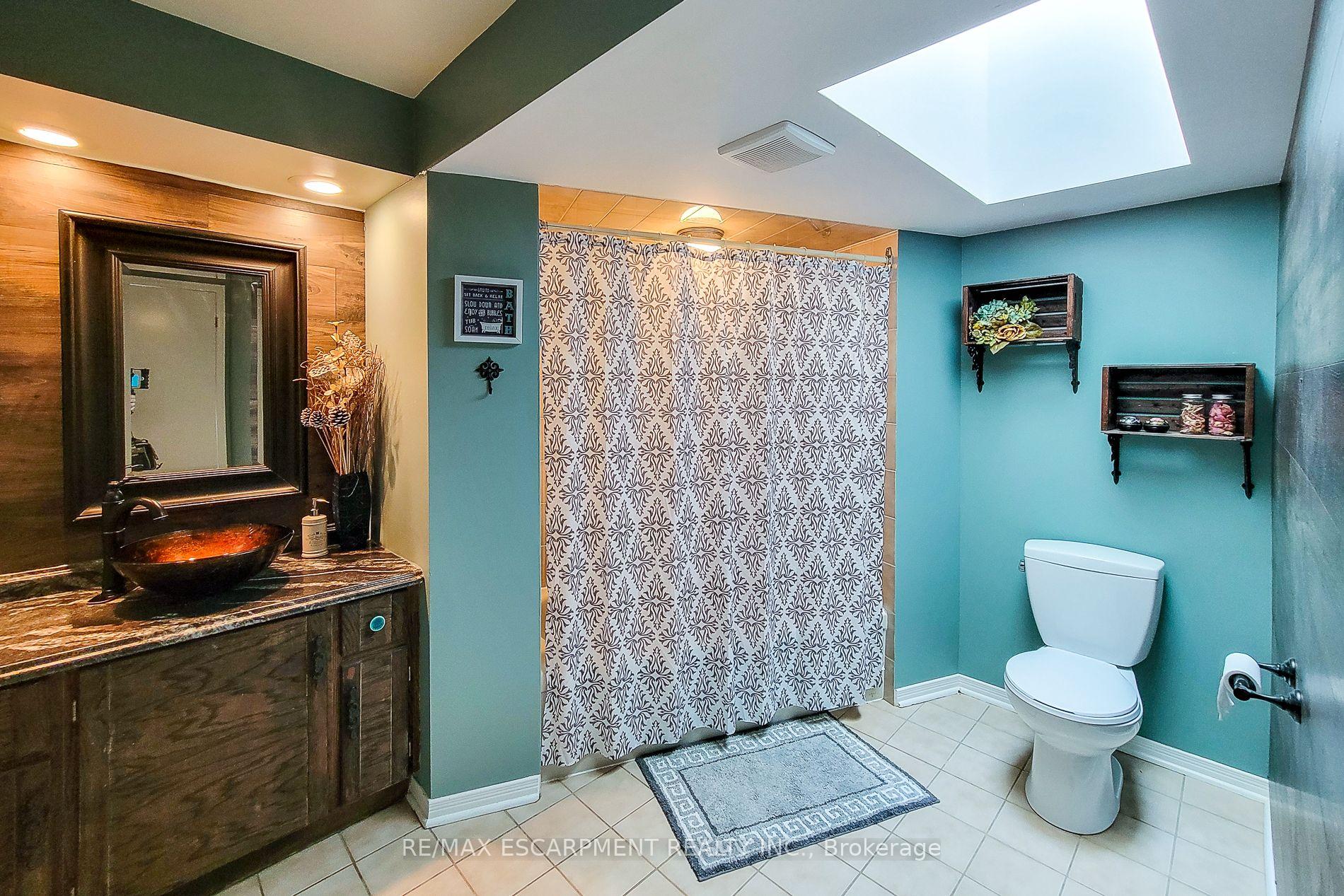 Photo 36 of 76 Baxter Crescent, Thorold, Confederation Heights — HOMEH