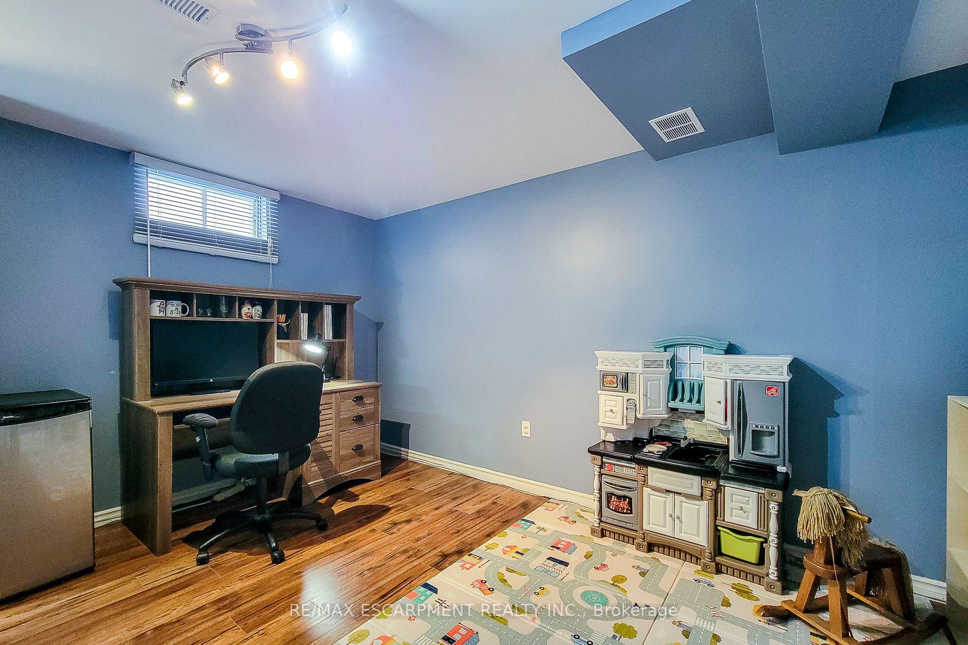 Photo 43 of 76 Baxter Crescent, Thorold, Confederation Heights — HOMEH