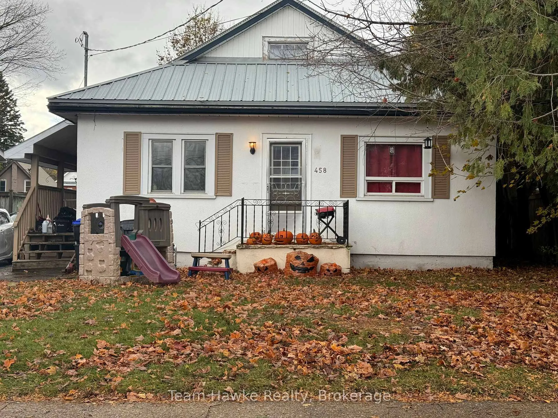 Front of 458 Russell Street