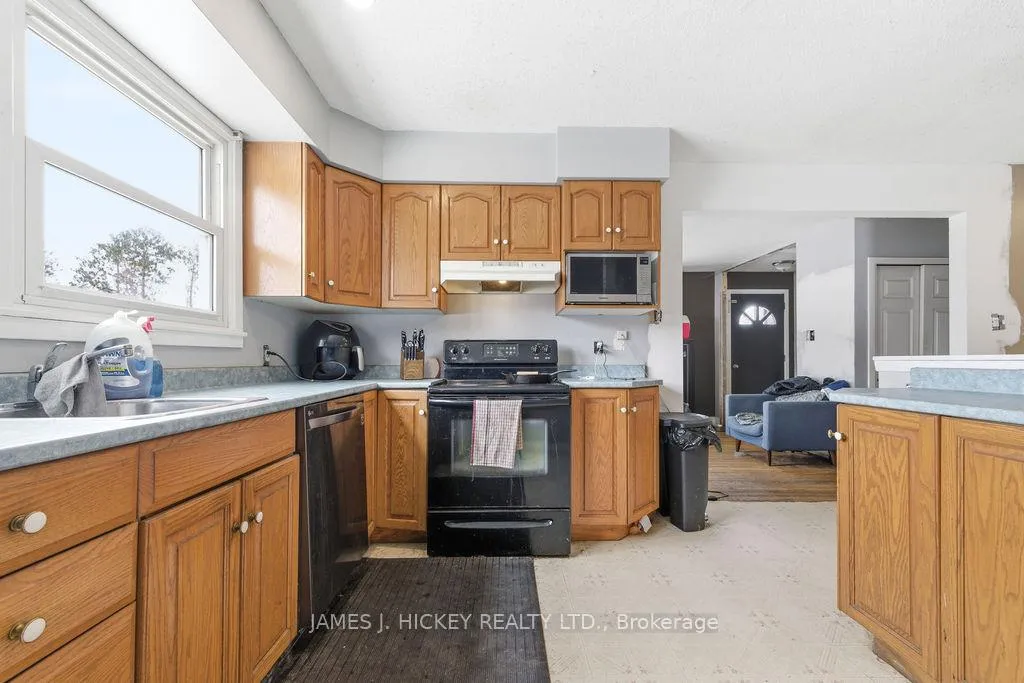 Photo 4 of 18 Summit Street, Deep River — HOMEH